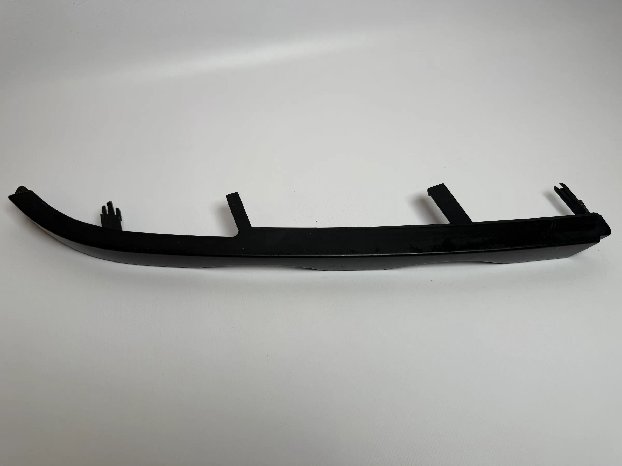 Oryginalna listwa dekoracyjna reflektora lewa BMW 3er E46 czarno-szara 51.13-8208481