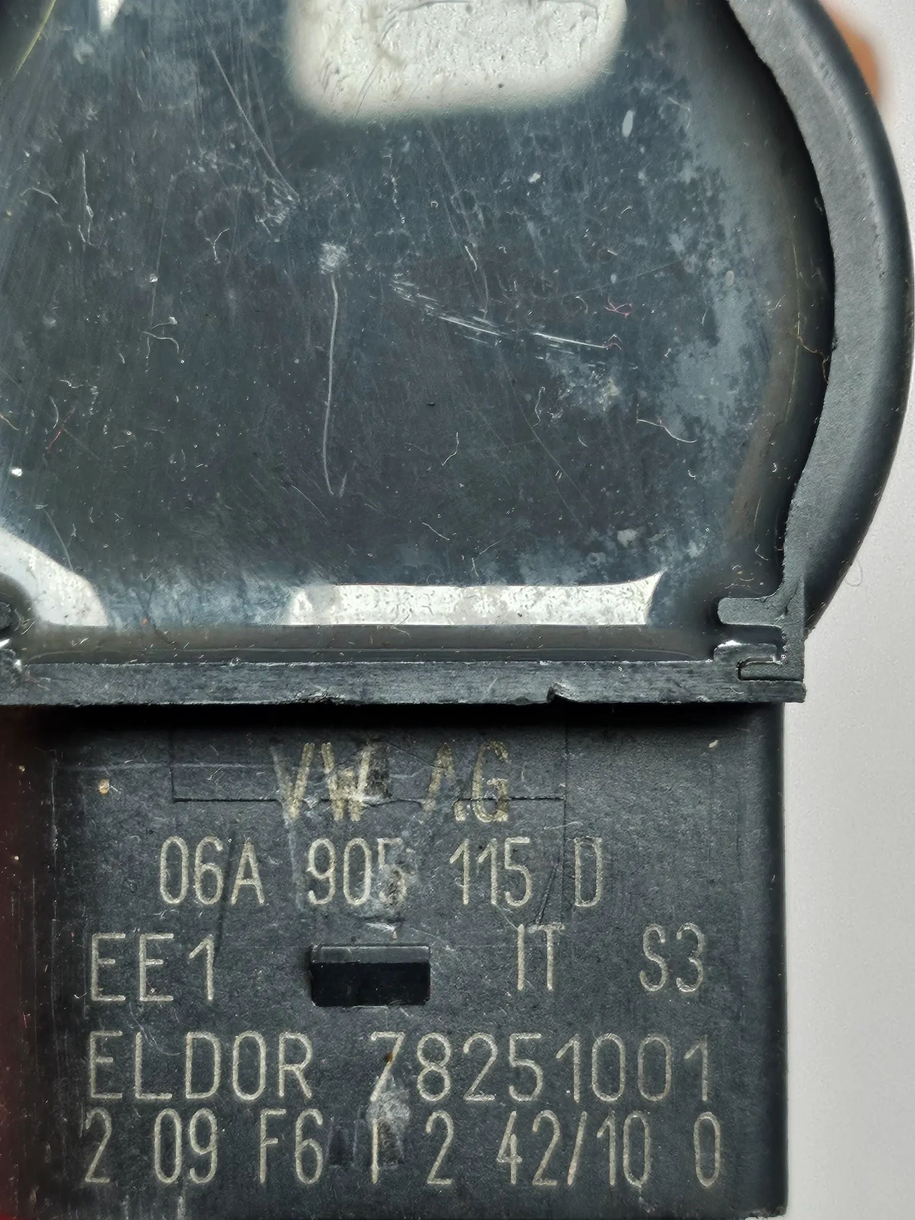 Oryginalna cewka zapłonowa VW PASSAT B5+ 3BG 2002 1,8 Benzyna 06A905115D
