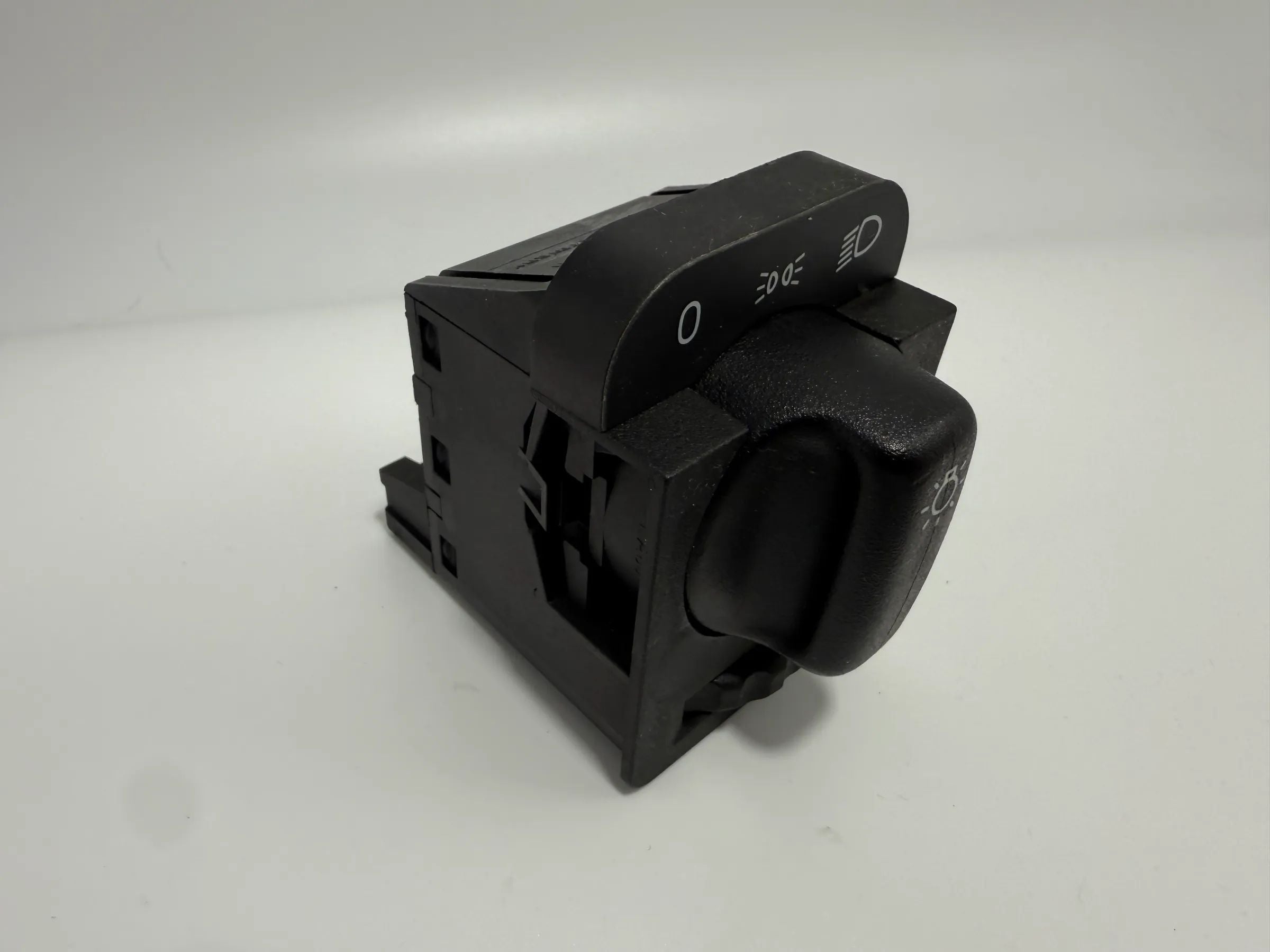Oryginalny przełącznik świateł głównych Opel Corsa B / Agila A 90481764