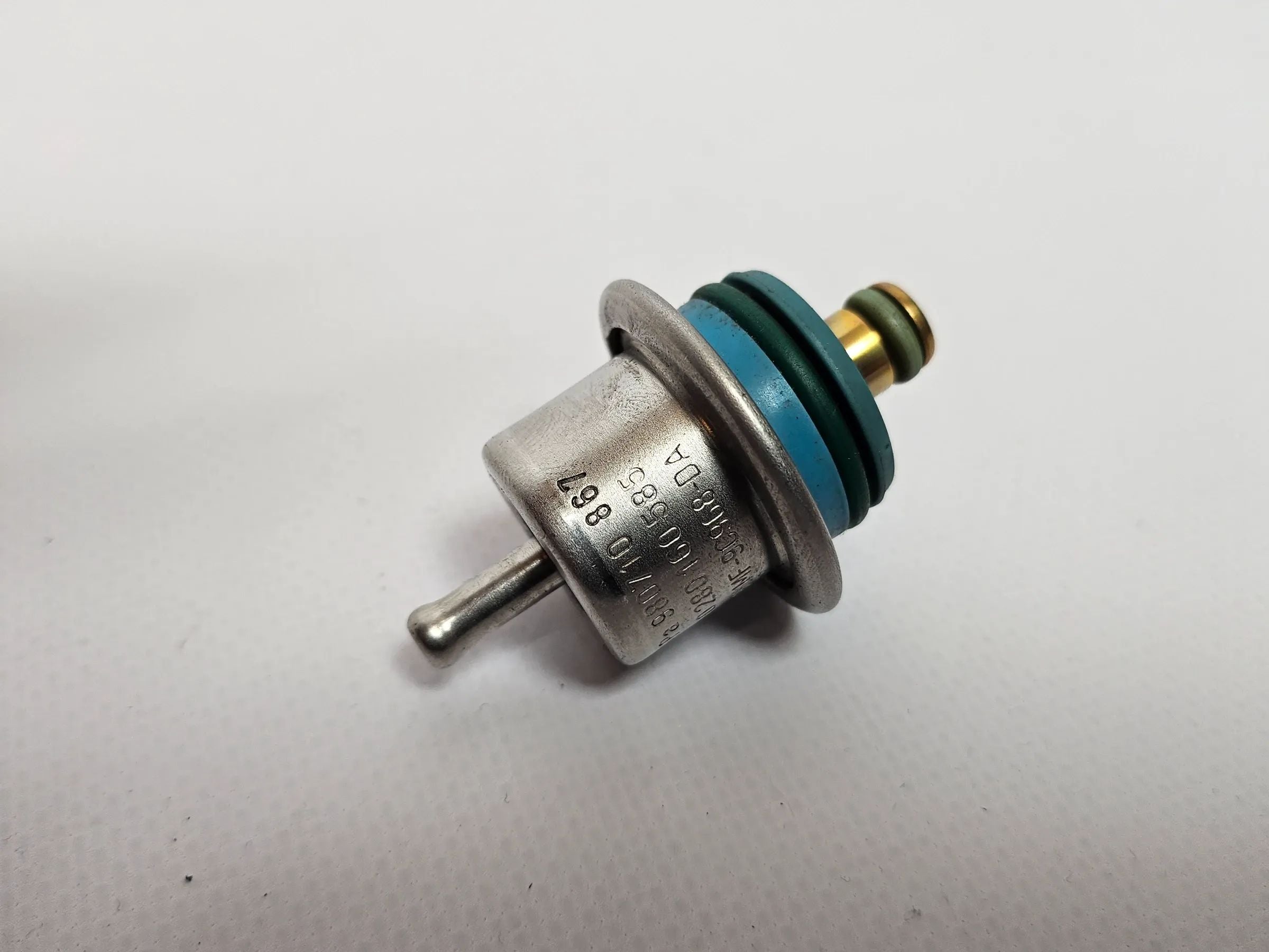 Ford Fiesta 4 KA RBT 1.3i fuel pressure regulator pressure regulator 0280160585 96MF9C968DA 