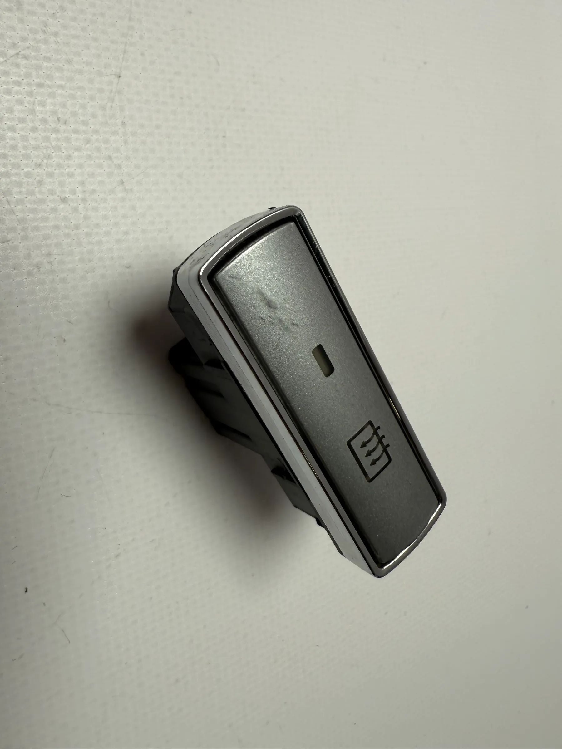 純正Ford モンデオ MK3 B5Y/B4Y/BWY リヤウインドウヒーター スイッチ 4S7T18C621AB