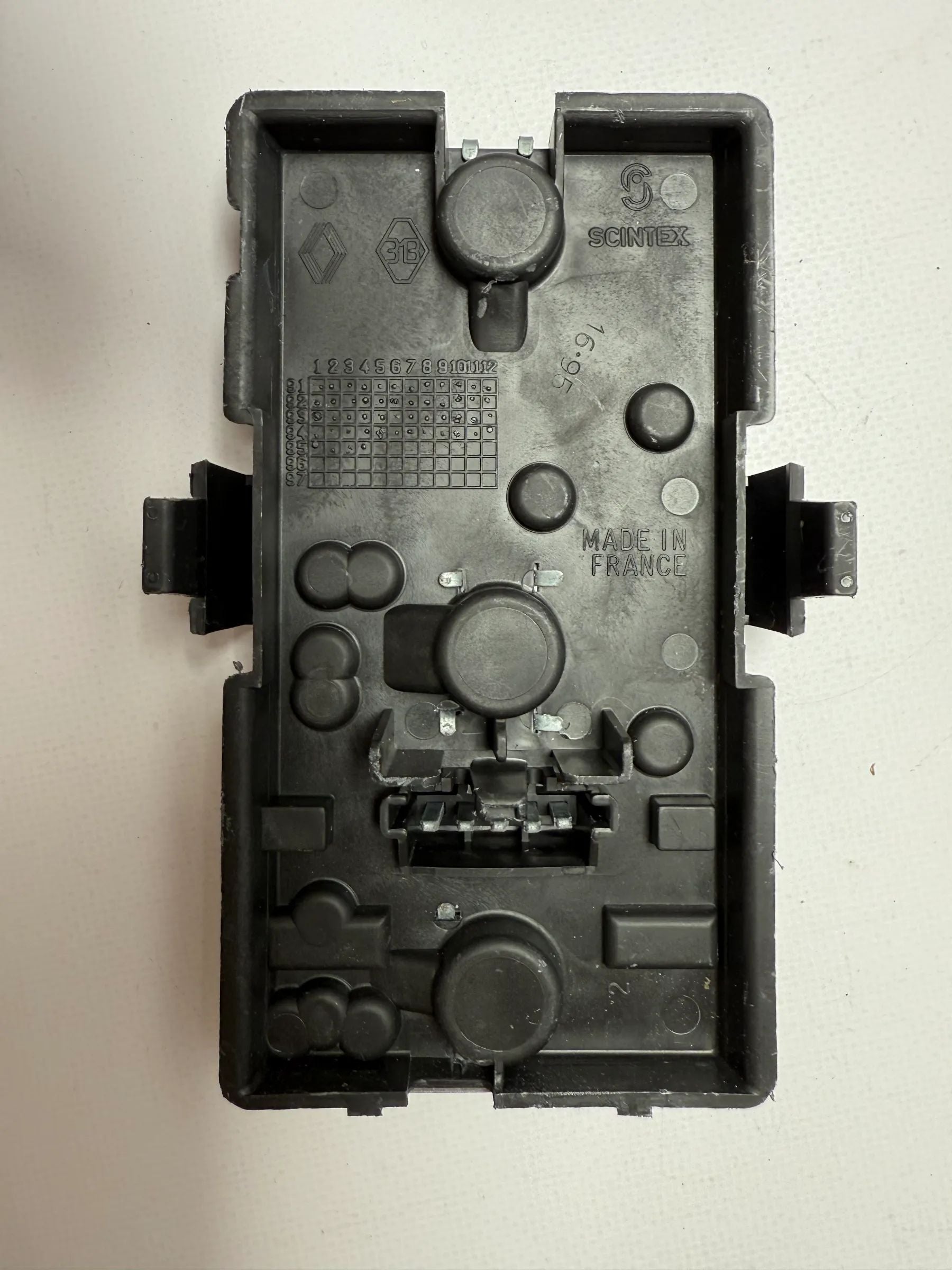 Oryginalny uchwyt lampy tylnej Renault 19 Phase II/III Cabrio (D53/853) 141339