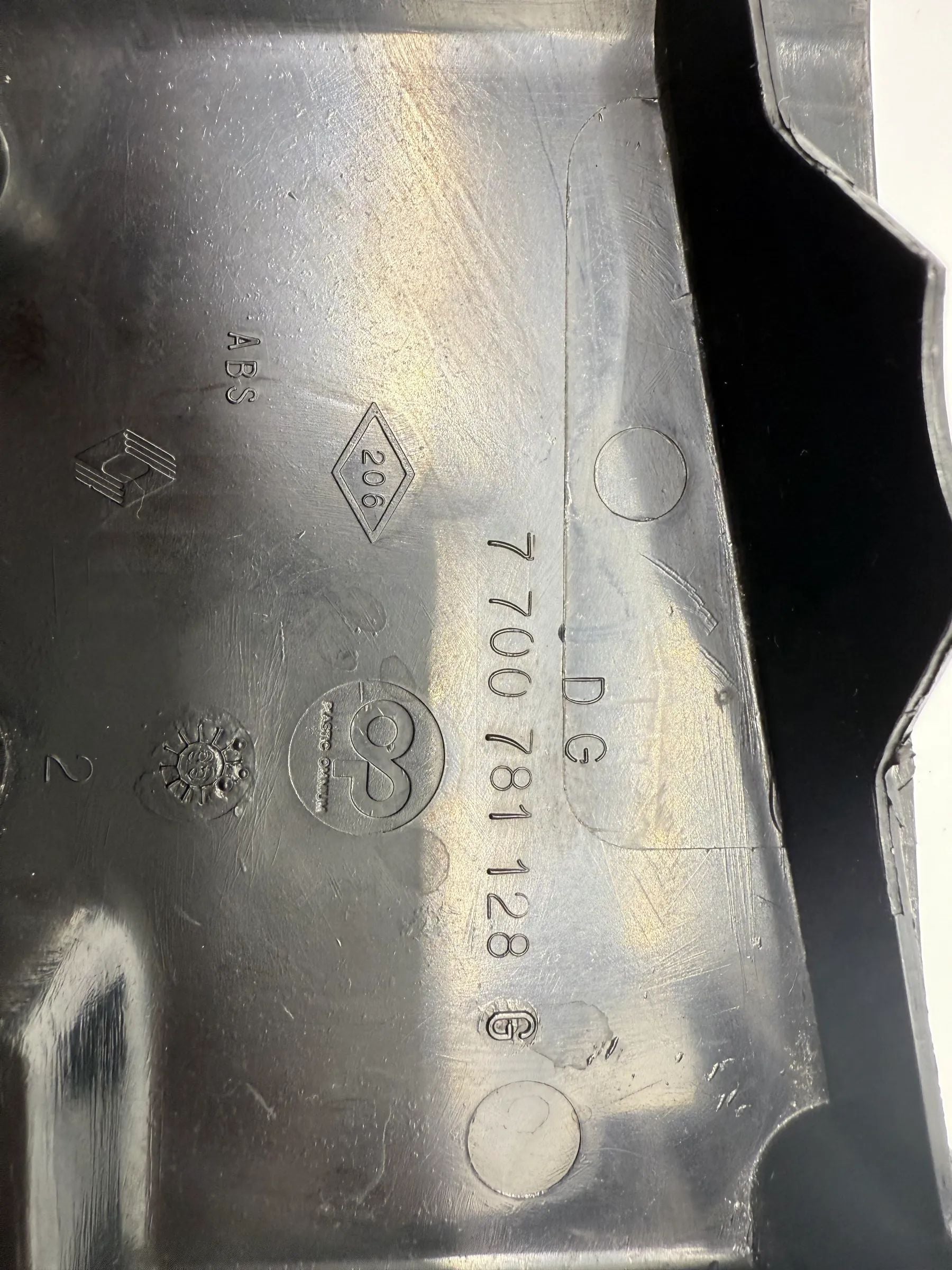 Original Renault 19 Phase II/III Cabrio (D53/853) steering wheel cover 7700781128 