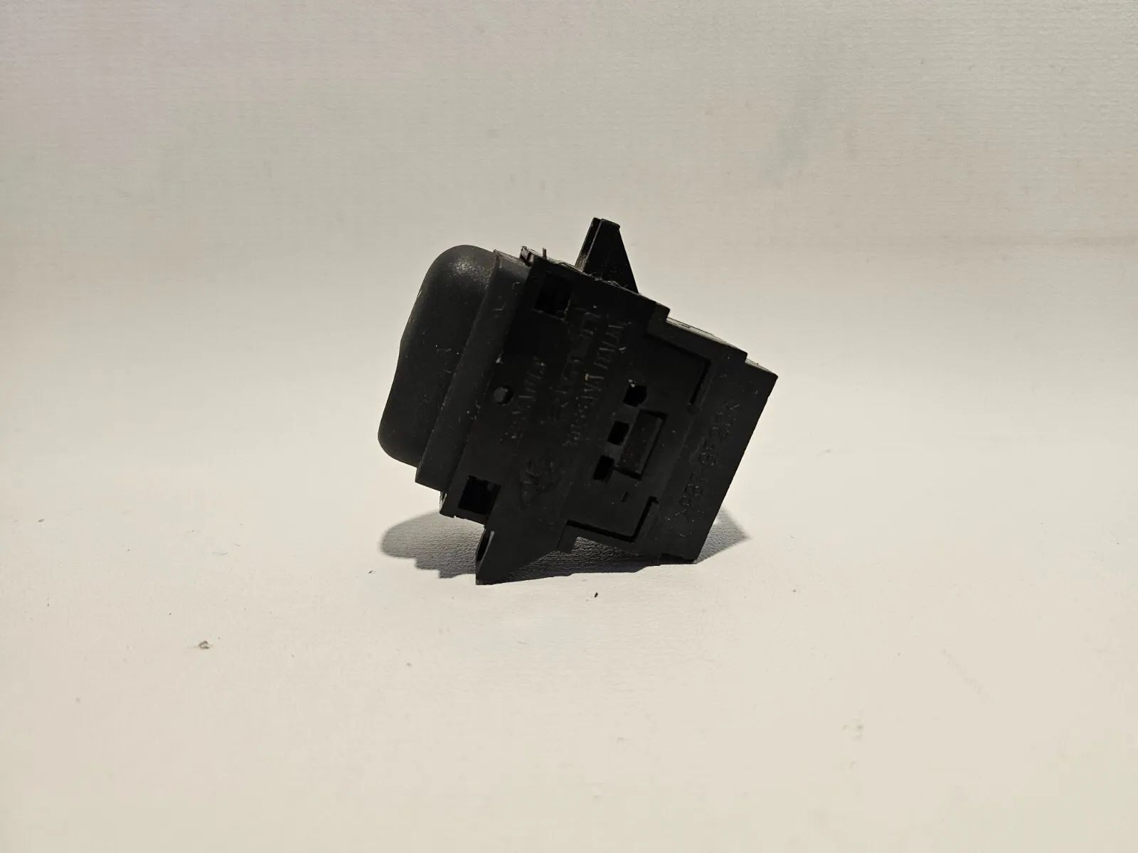 Renault Laguna 1 I K56 Travão de Mão de Segurança para Crianças Elevador de Vidro Traseiro 7700421088