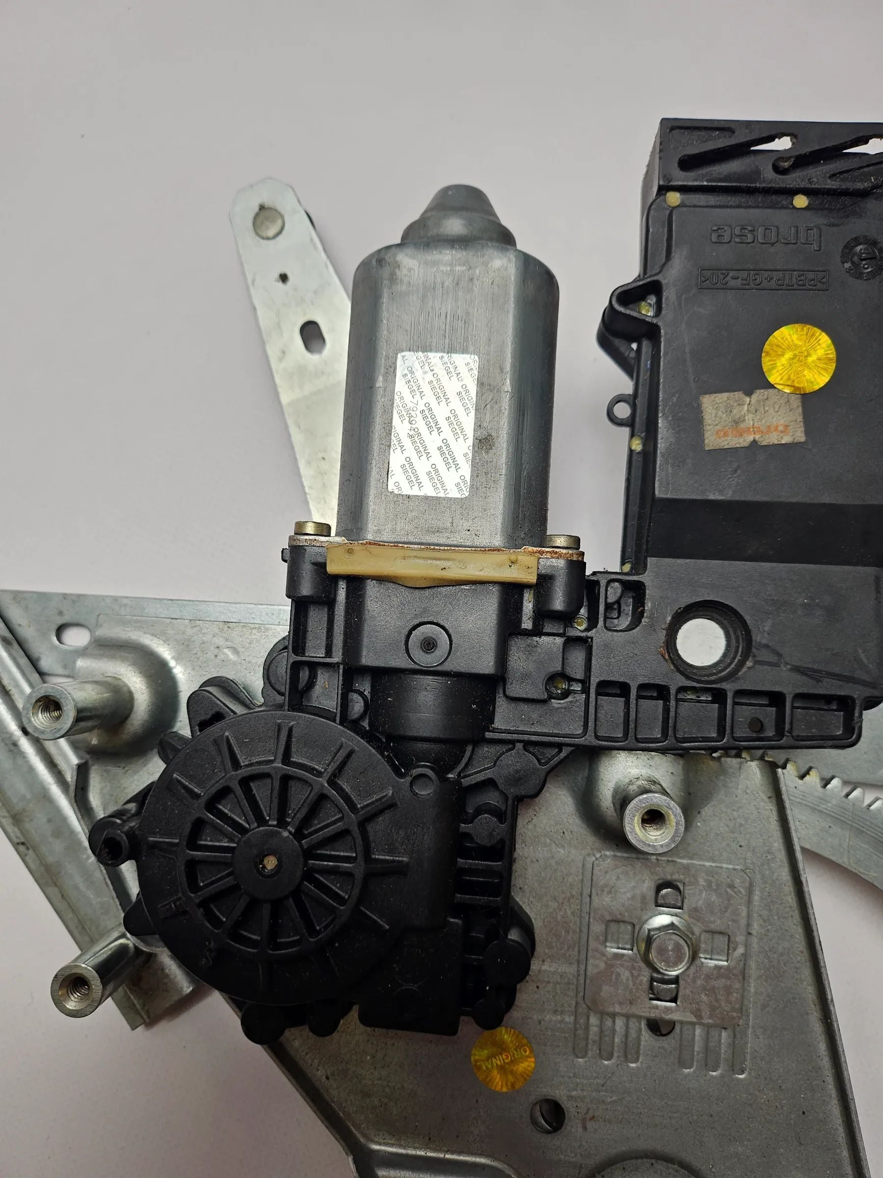 Oryginalny VW GOLF III CABRIO (1E7) Elektryczna Podnośnik Szyby Prawy Tył 1E0847272C