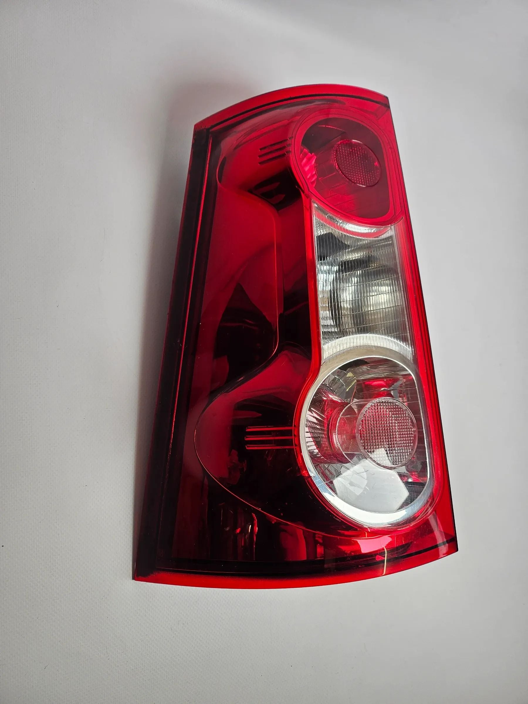 Oryginalna lampa tylna lewa Dacia Logan MCV (06–09) 89036237 8200413996