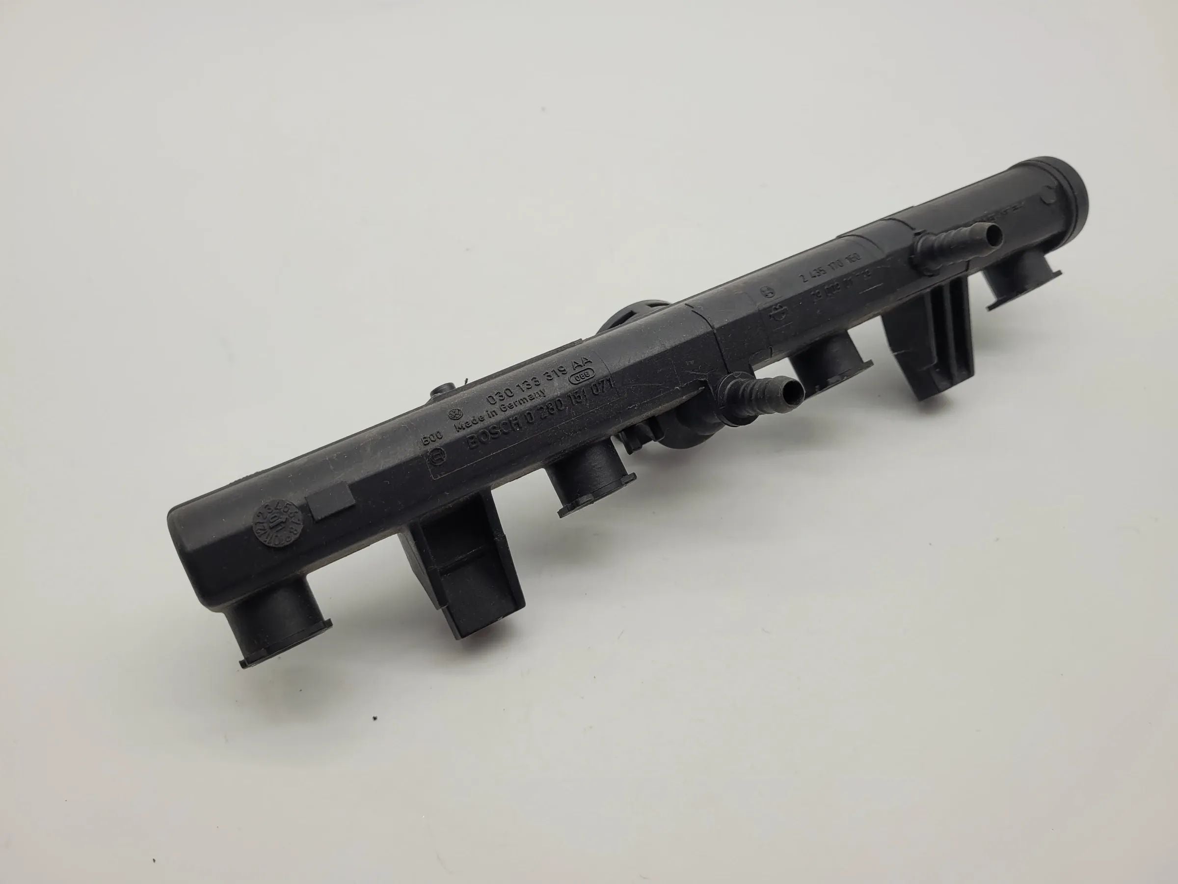 Original VW Polo (6N2) Einspritzleiste 2435170160