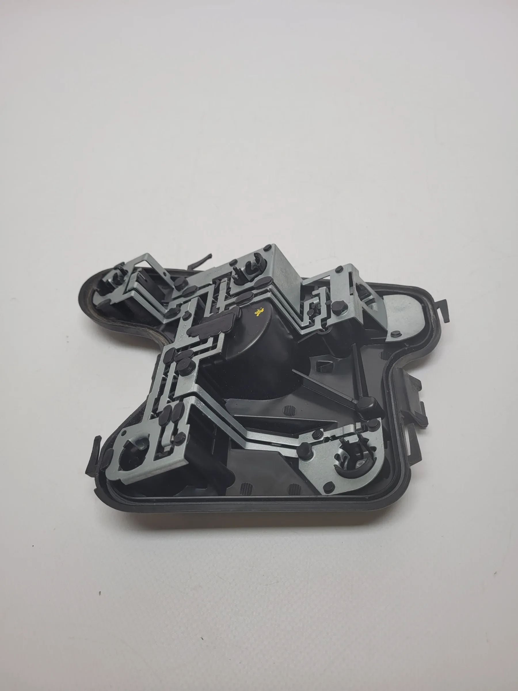 Original Audi A4 (8E2) Lampenträger Links 153947