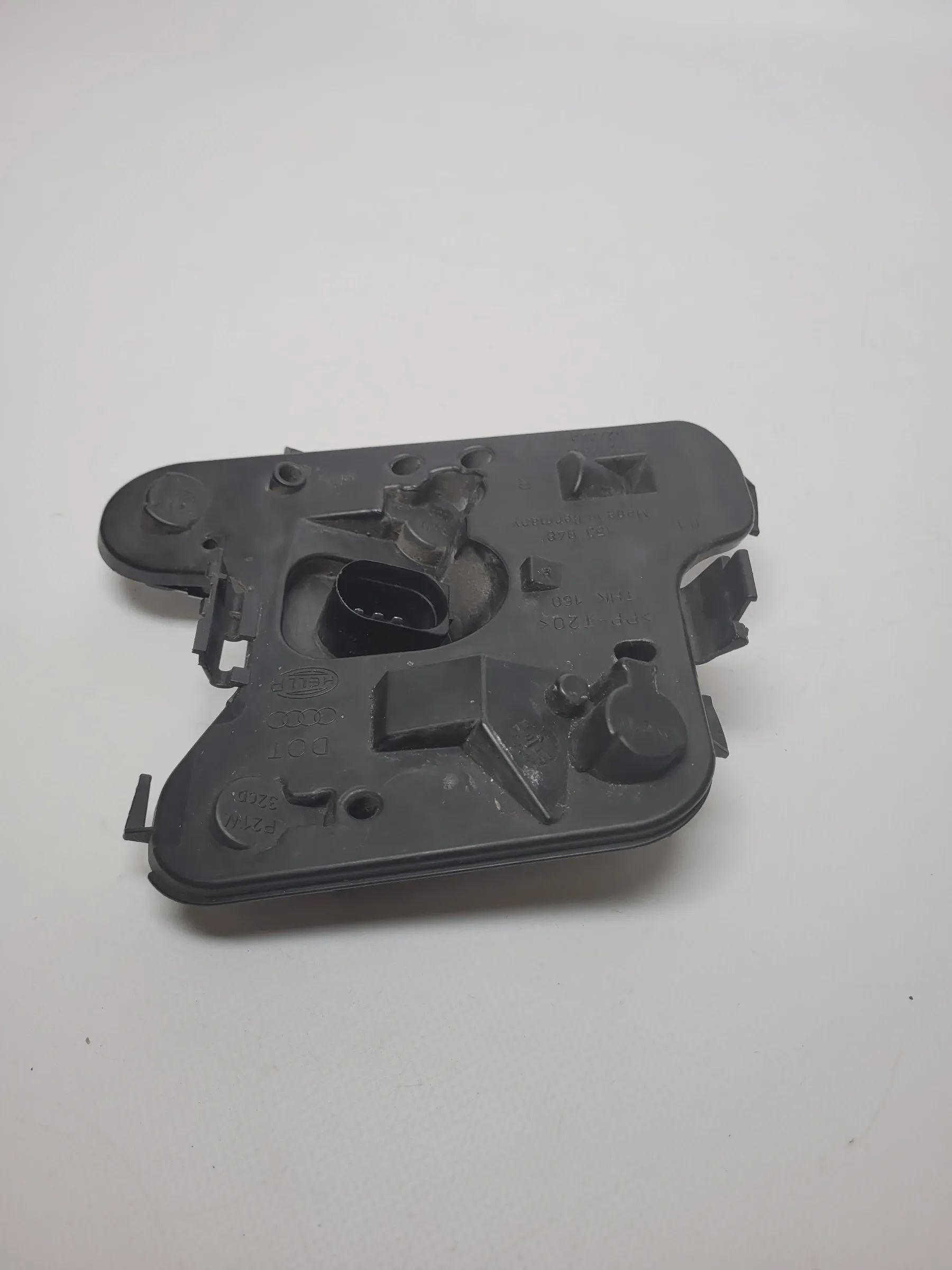 Original Audi A4 (8E2) Lampenträger 153948