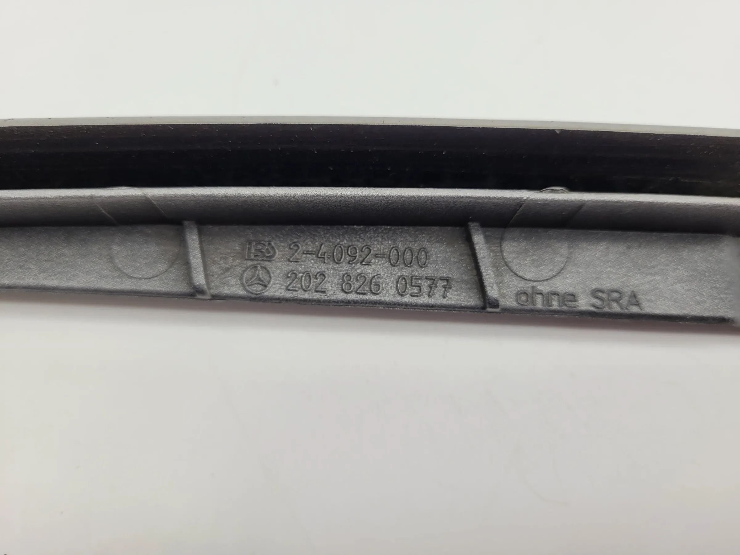 Original Mercedes-Benz C-Klasse (W202) Scheinwerfer Leiste/Blende L. A2028260577