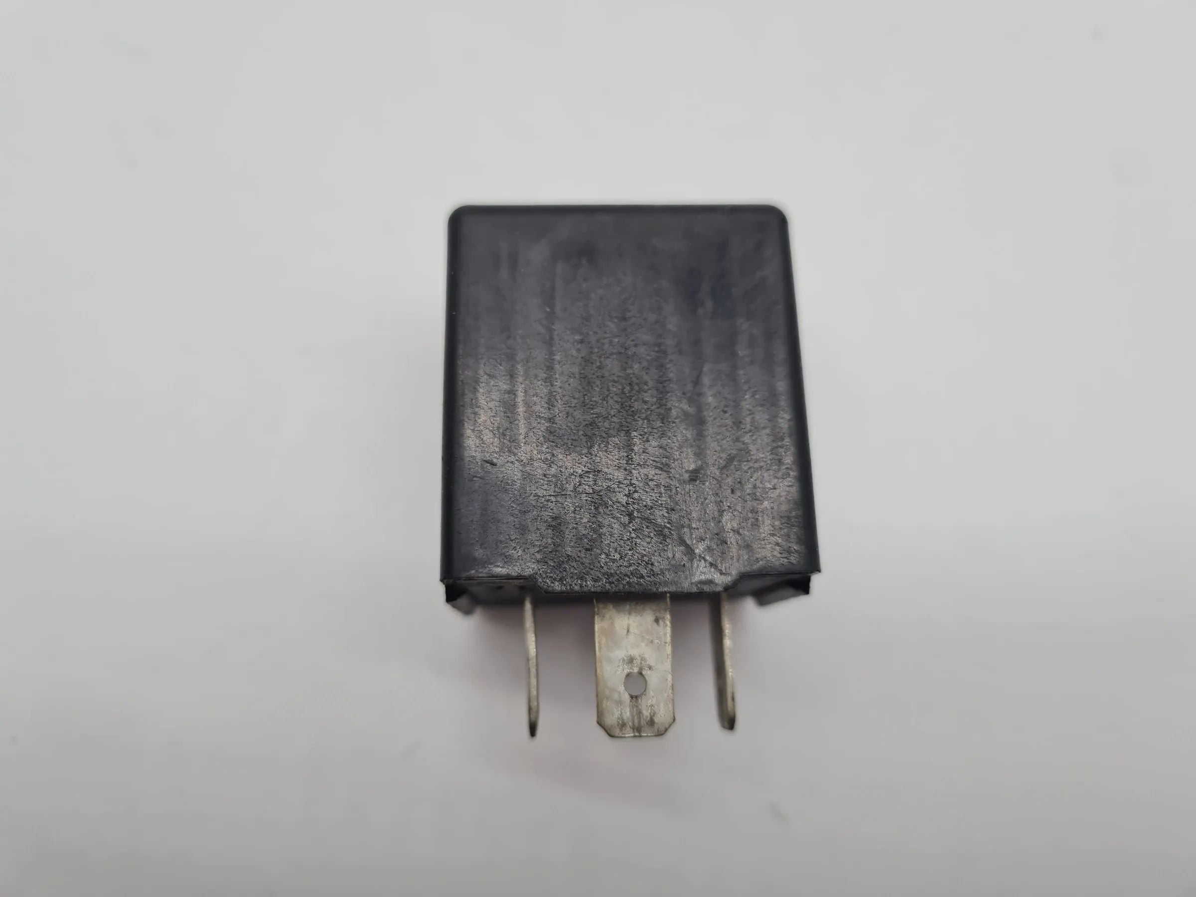 Original Opel Corsa B / Astra F Relais / Signalgeber 2502888 / 90240665