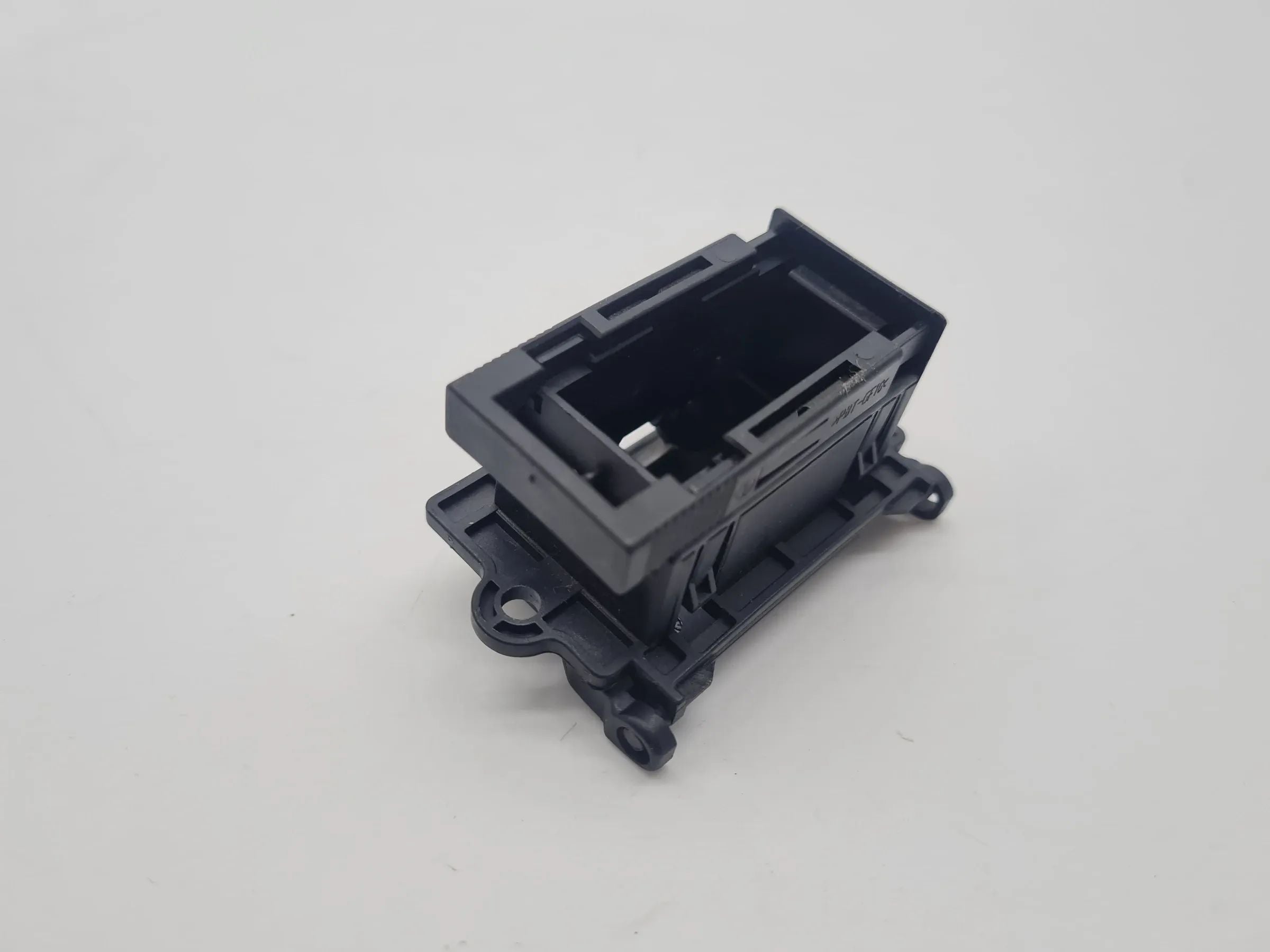 Original Mercedes-Benz C-Klasse OBD Diagnose Steckdose Buchse L A2025402373