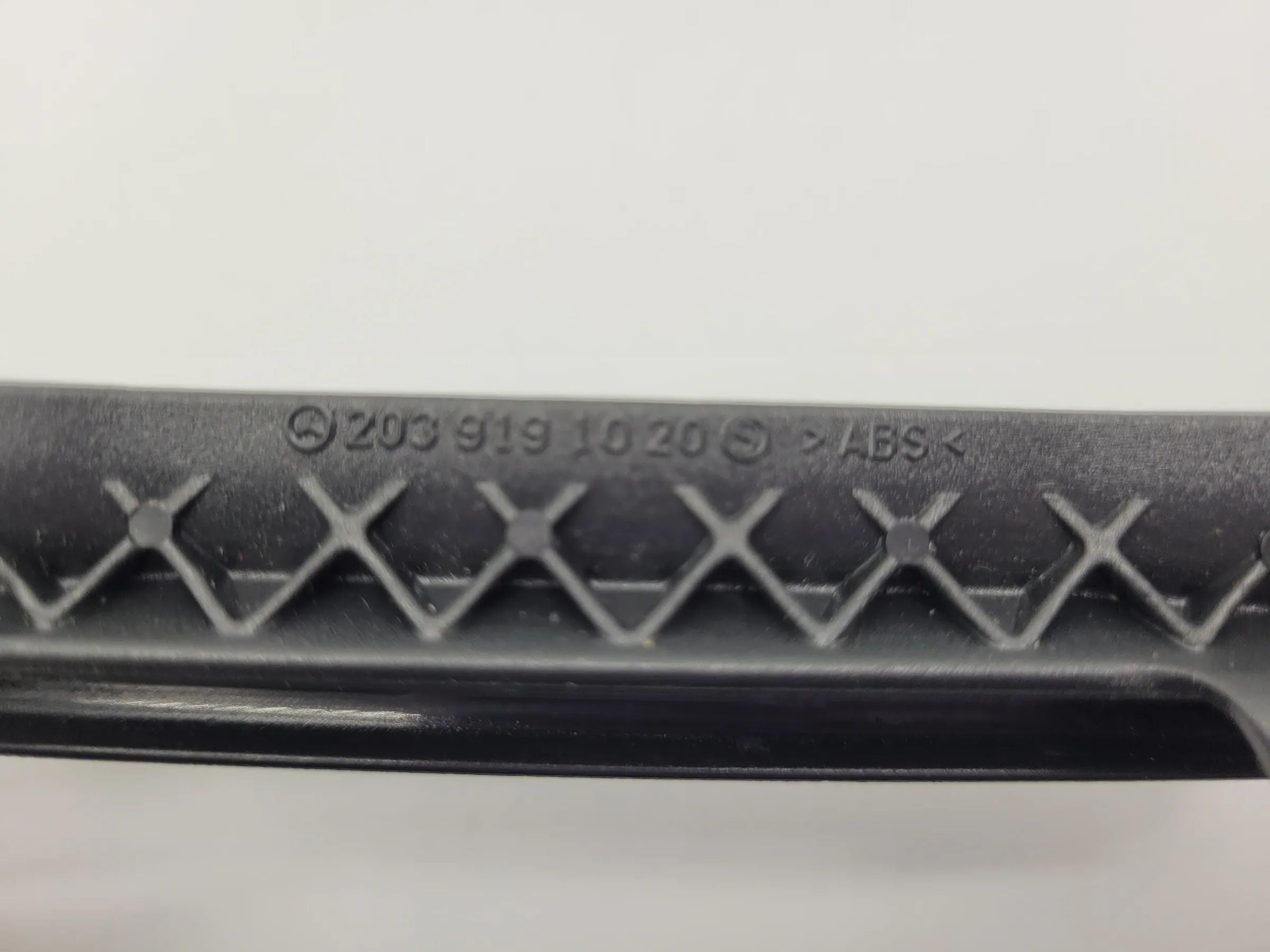 Original Mercedes-Benz C-Klasse (W203) Sitzschienenabdeckung A2039191020