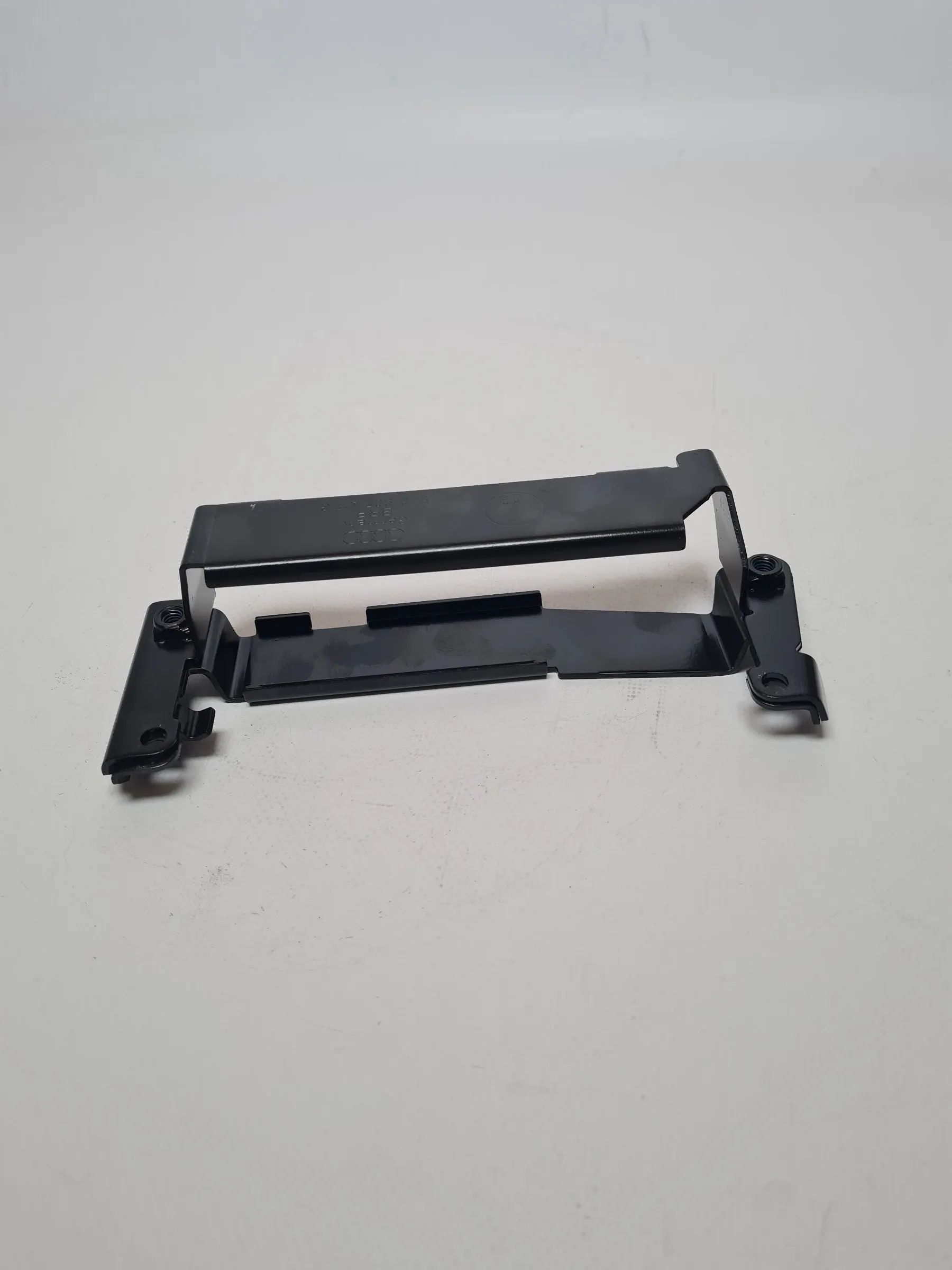 Audi A4 (8E/B6) Steuergerät Motor Halter 8e0907411G