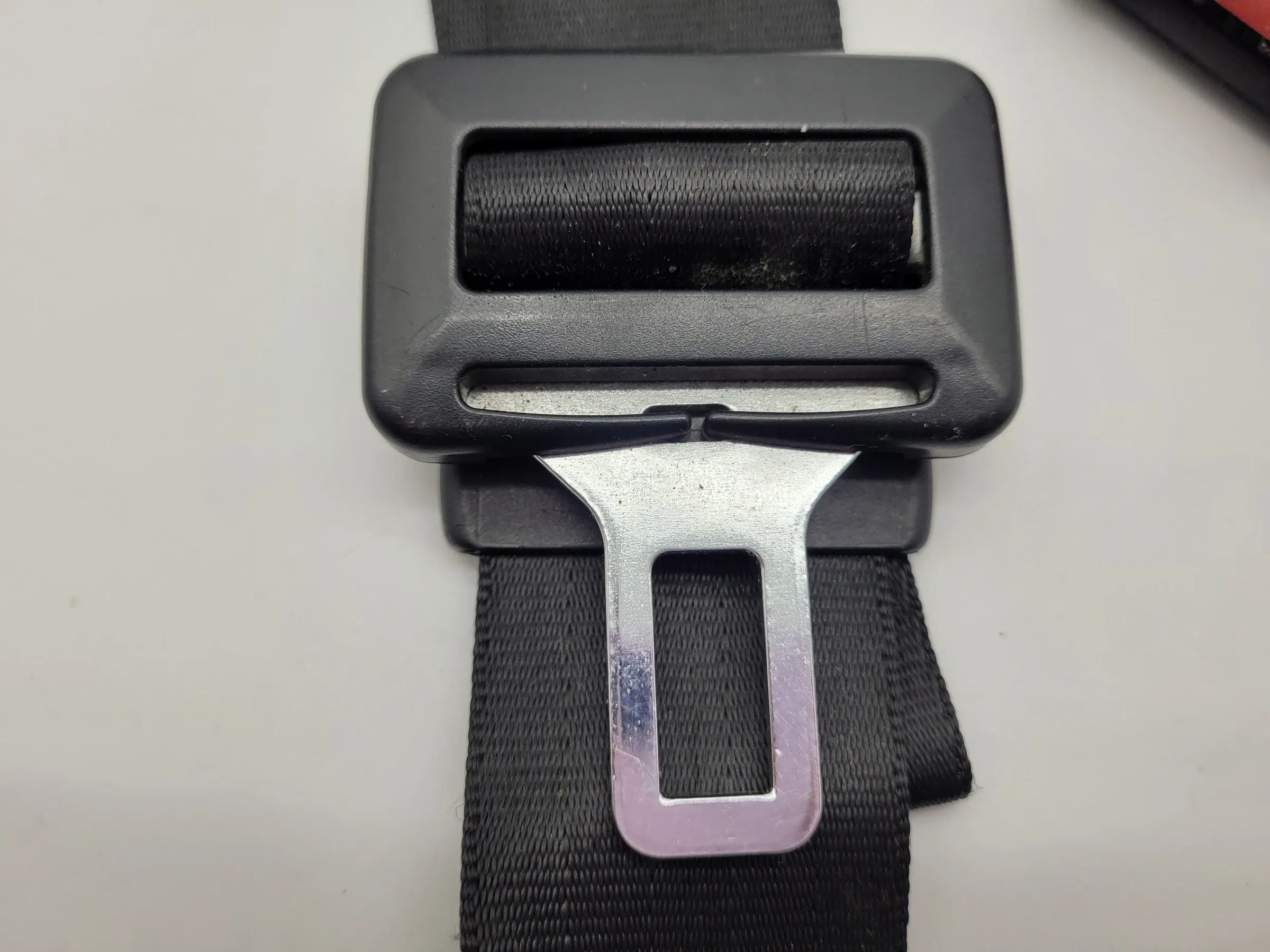 Original VW Golf IV 4 (1J1/1J5) Sicherheitsgurt Gurtschloss Hinten TRW 33000226