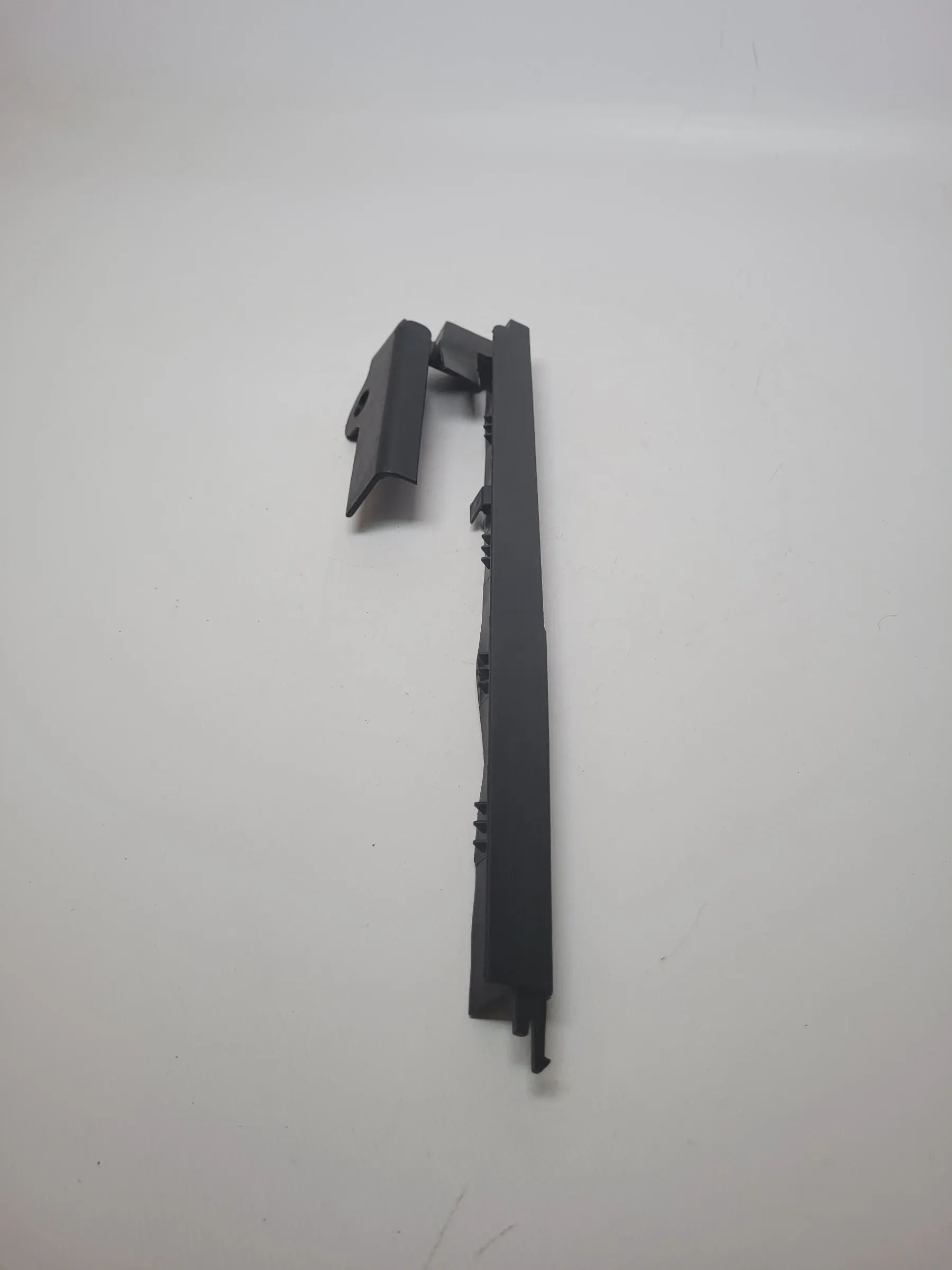 Original Audi A4 (8E/B6/B7) Verkleidung Sitz-Führungsschiene 8e0881478b