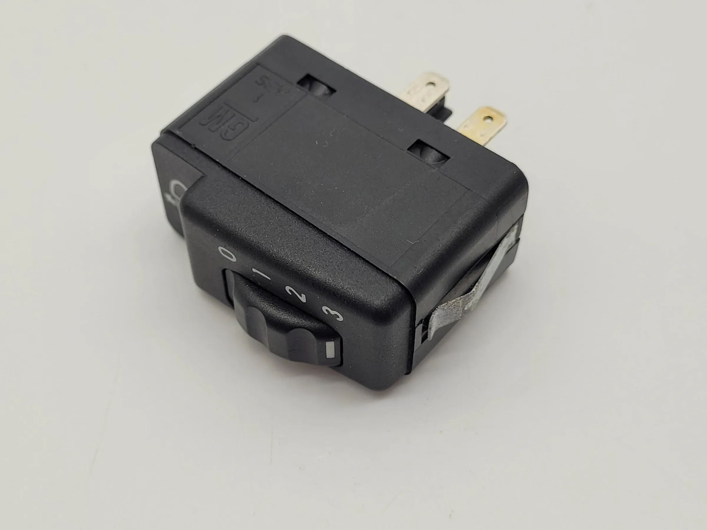 Opel Corsa B / Agila A Schalter Leuchtweitenregelung LWR 90346276