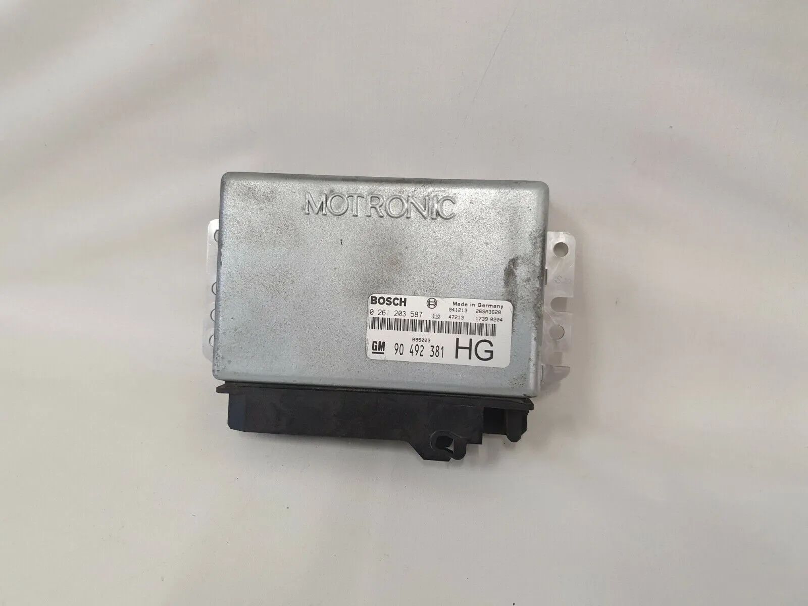 อะไหล่แท้ กล่องควบคุมเครื่องยนต์ Opel Omega B 2.0L หมายเลข 90492381 0201203587