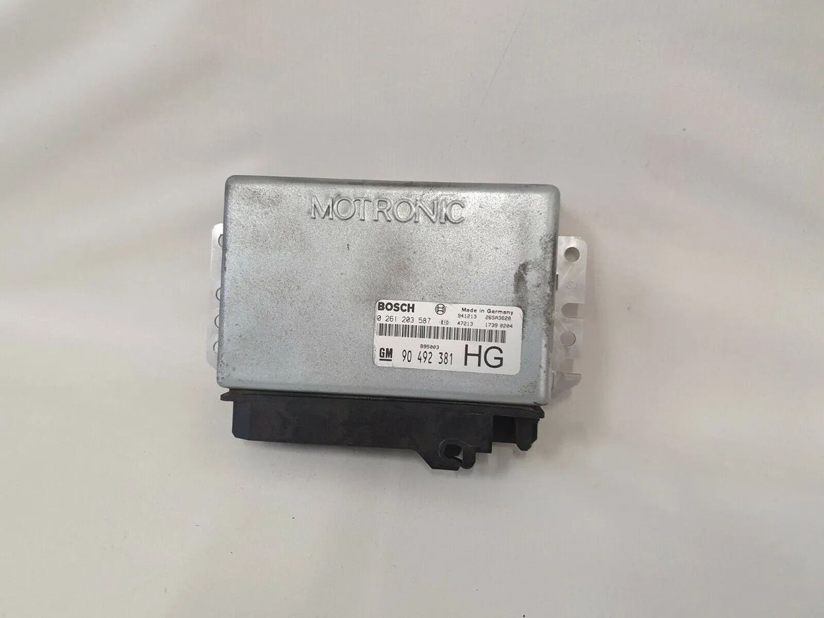 อะไหล่แท้ กล่องควบคุมเครื่องยนต์ Opel Omega B 2.0L หมายเลข 90492381 0201203587