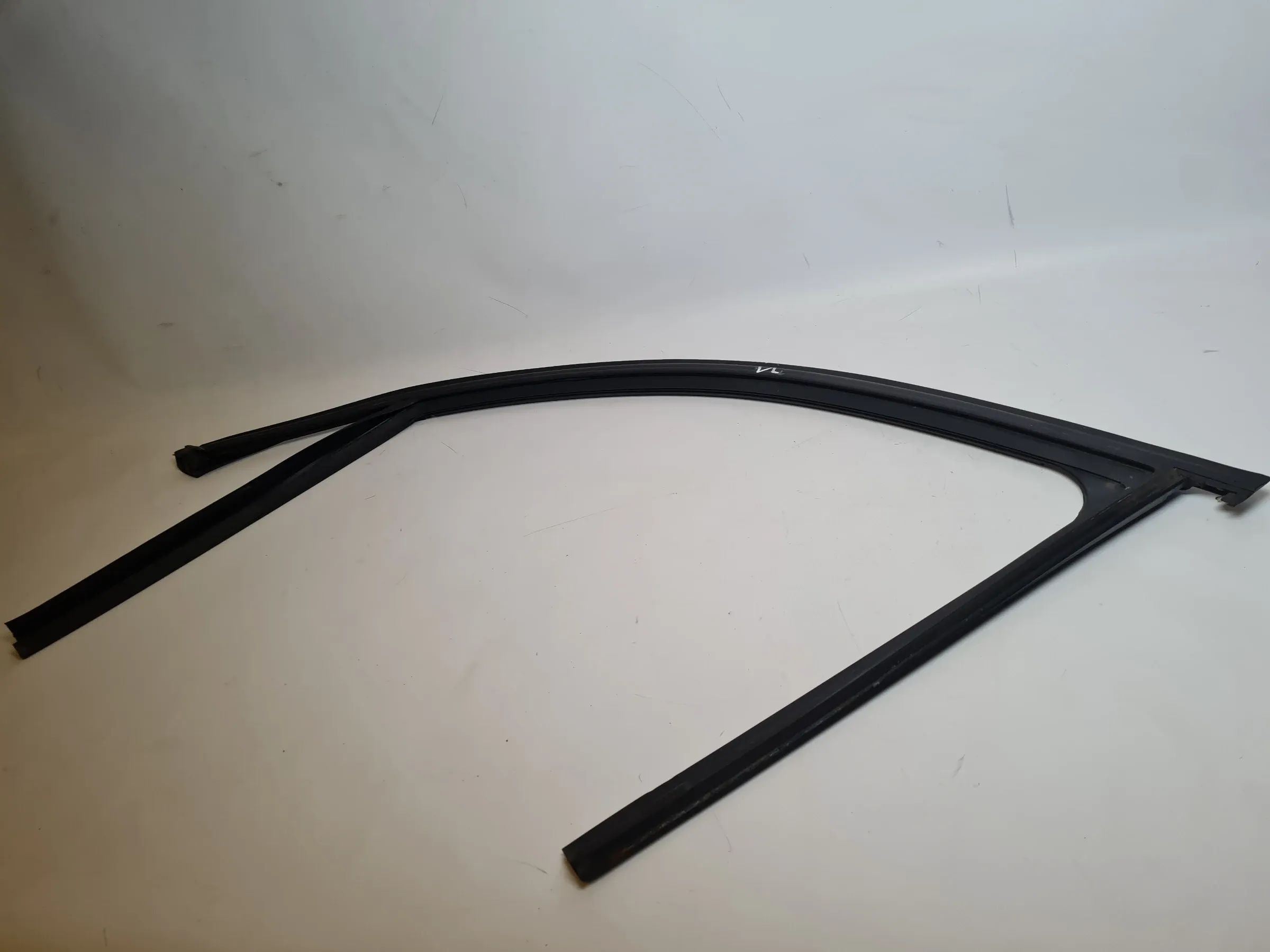 BMW 3er Touring E91 Fenster Dichtung Gummi Vorne Links 16850 Original