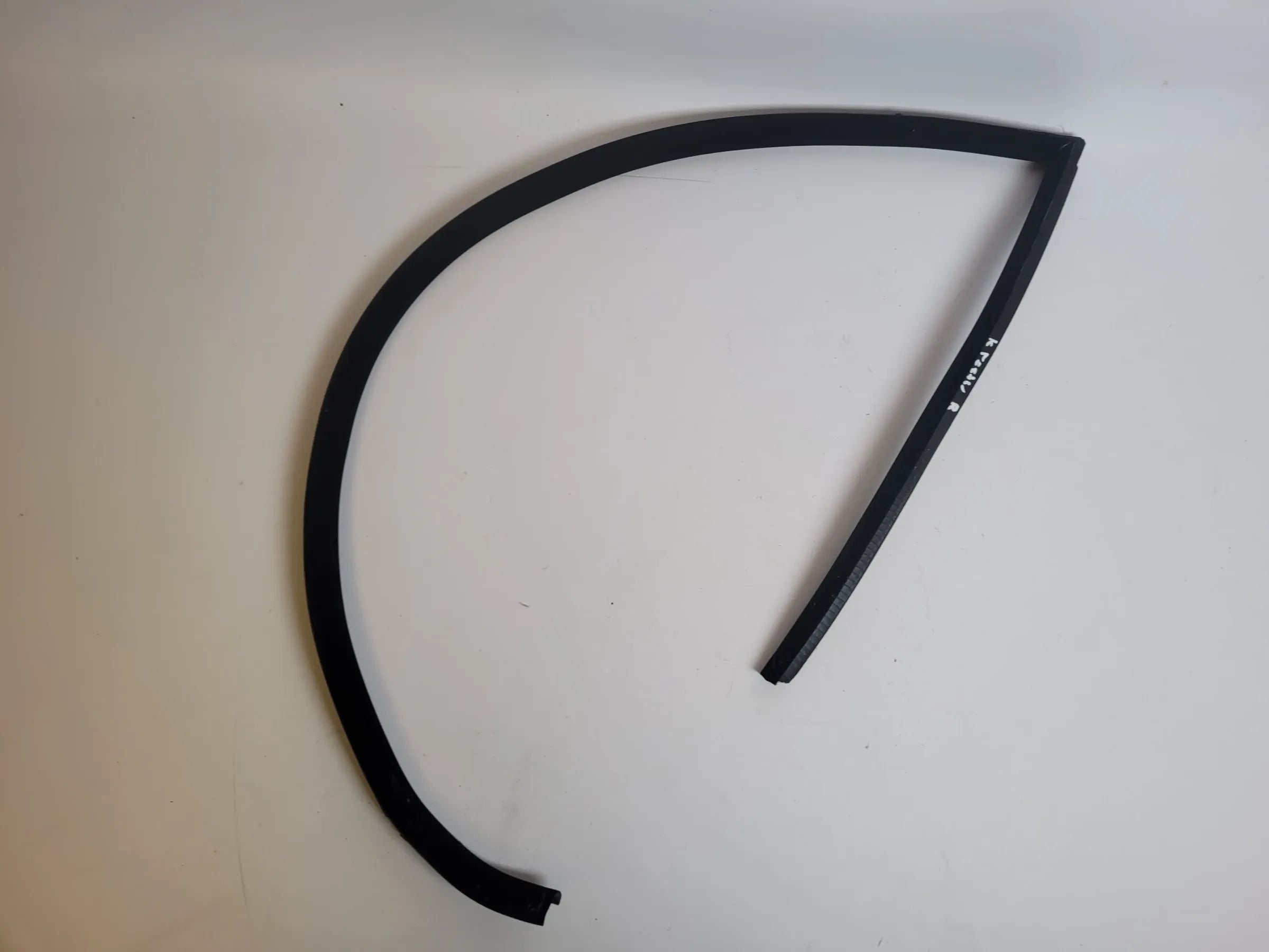 BMW 5er Touring E39 Dichtung Kofferaumfenster Rechts (Original)