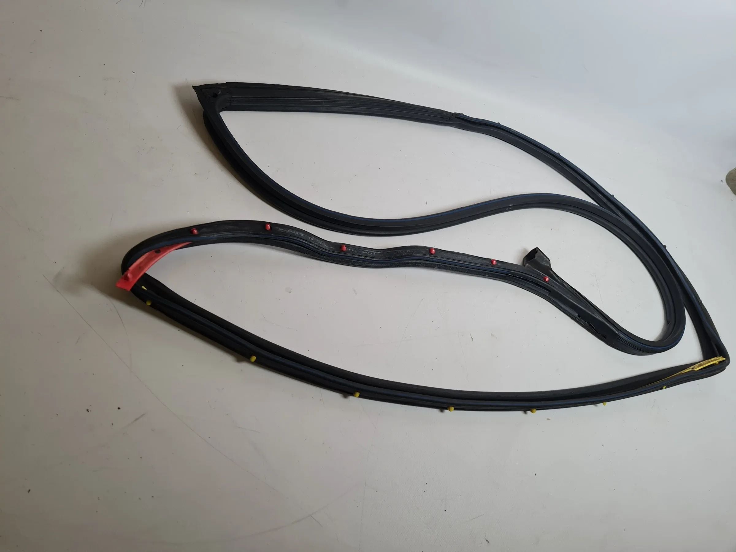 Original Mercedes C-Klasse (CL203) Dichtung Tür Links A2037272930