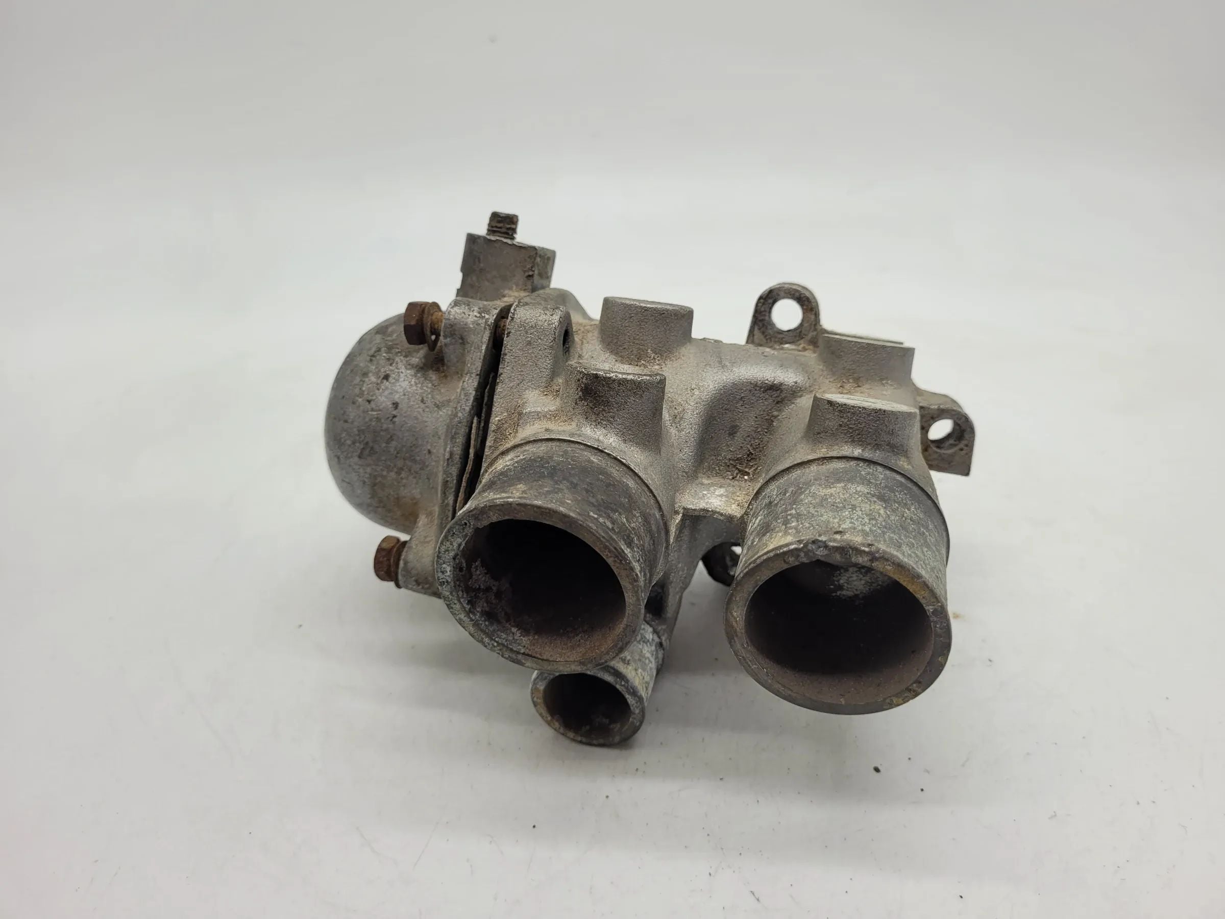 BMW 5er E28 E34 6er E24 7er E23E32 Thermostatgehäuse Thermostat 1710959 1250351