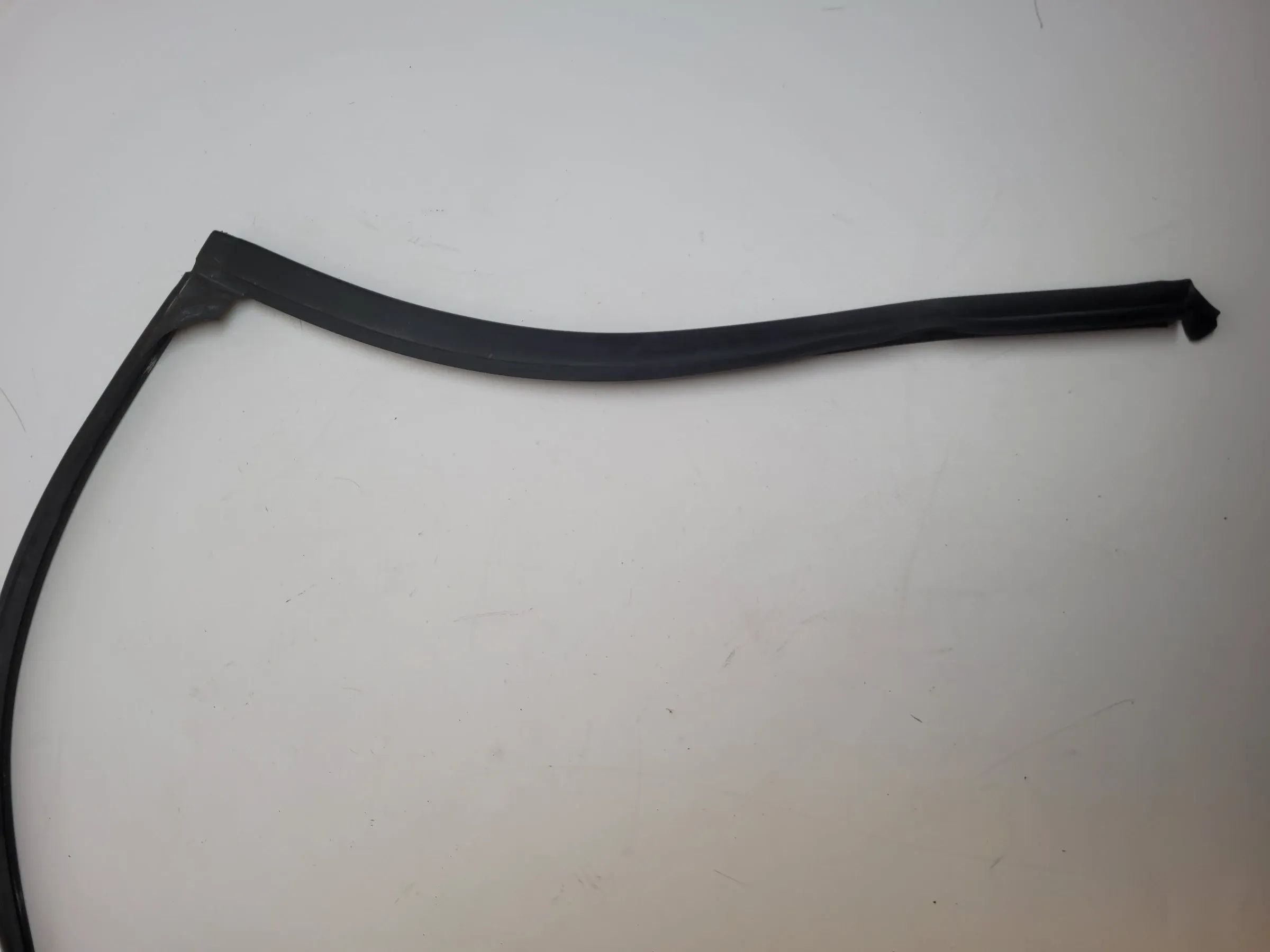 BMW 5er Touring E39 Türdichtung Führung Links Hinten Außen Oben (Original)