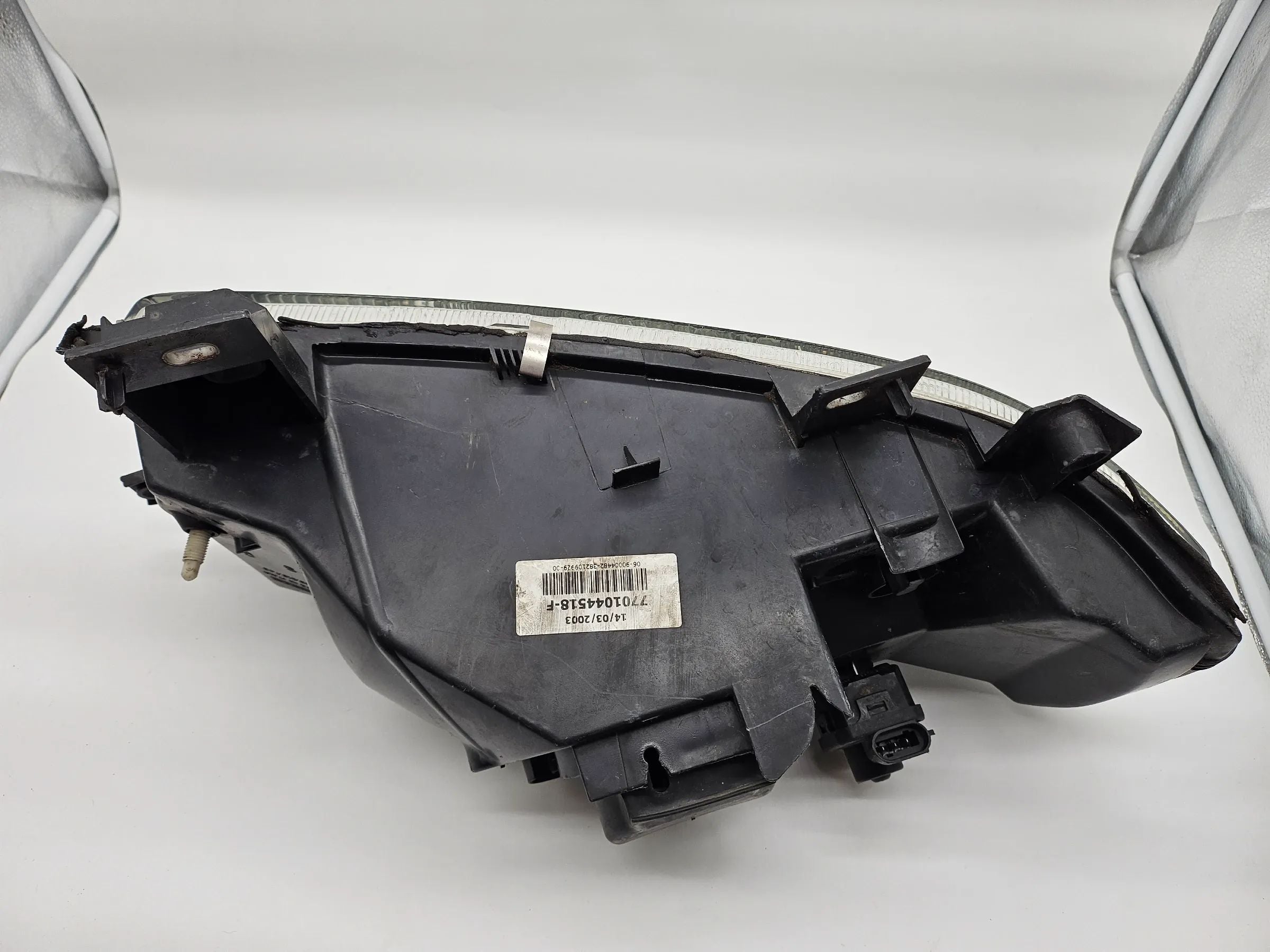 7701044518F SUPPORT DE PHARE GAUCHE / 88886 POUR NISSAN INTERSTAR X70 *