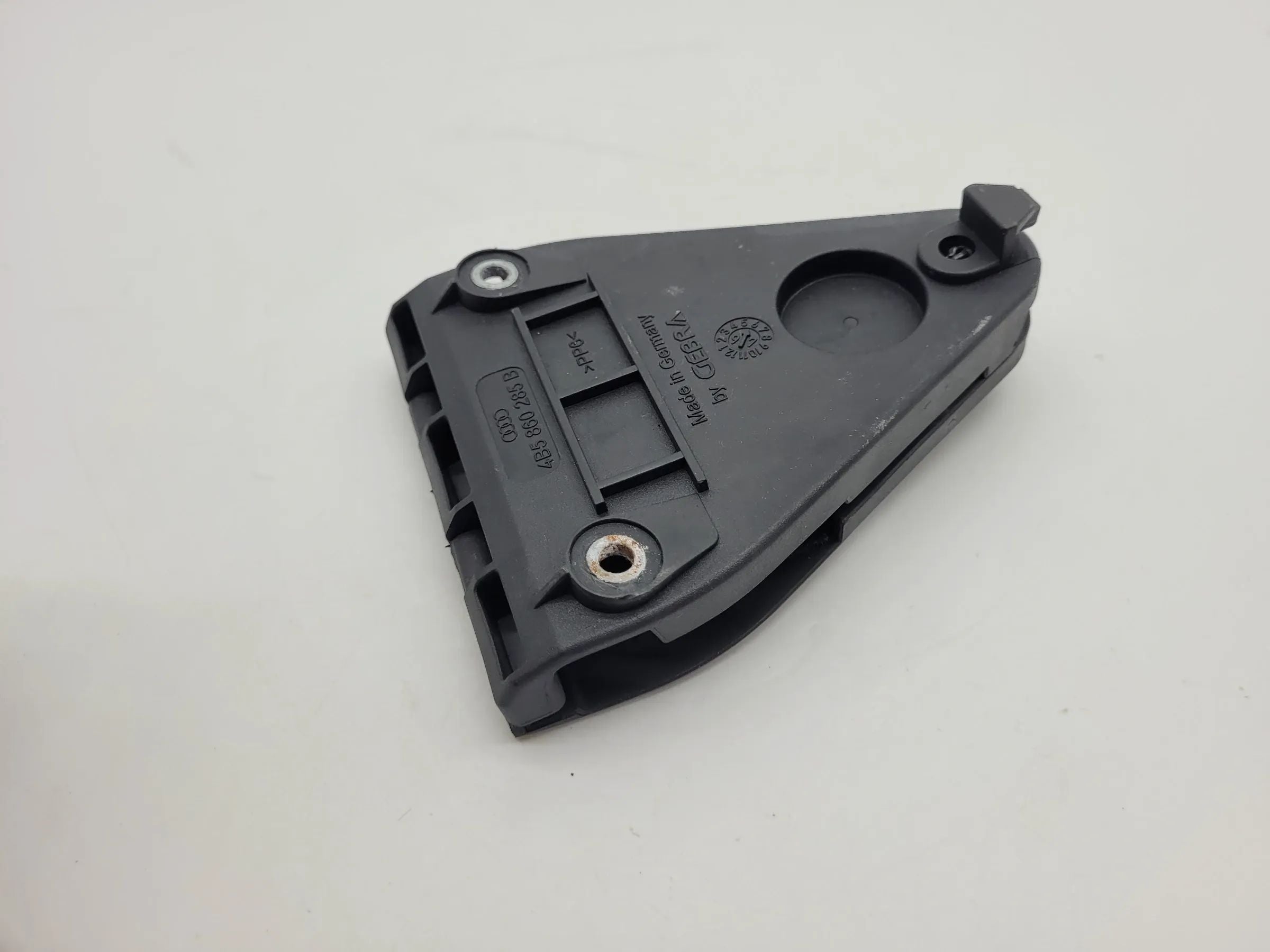 Original Audi A6 (4B2/4B4) Halterung Warndreieck 4B5860285B