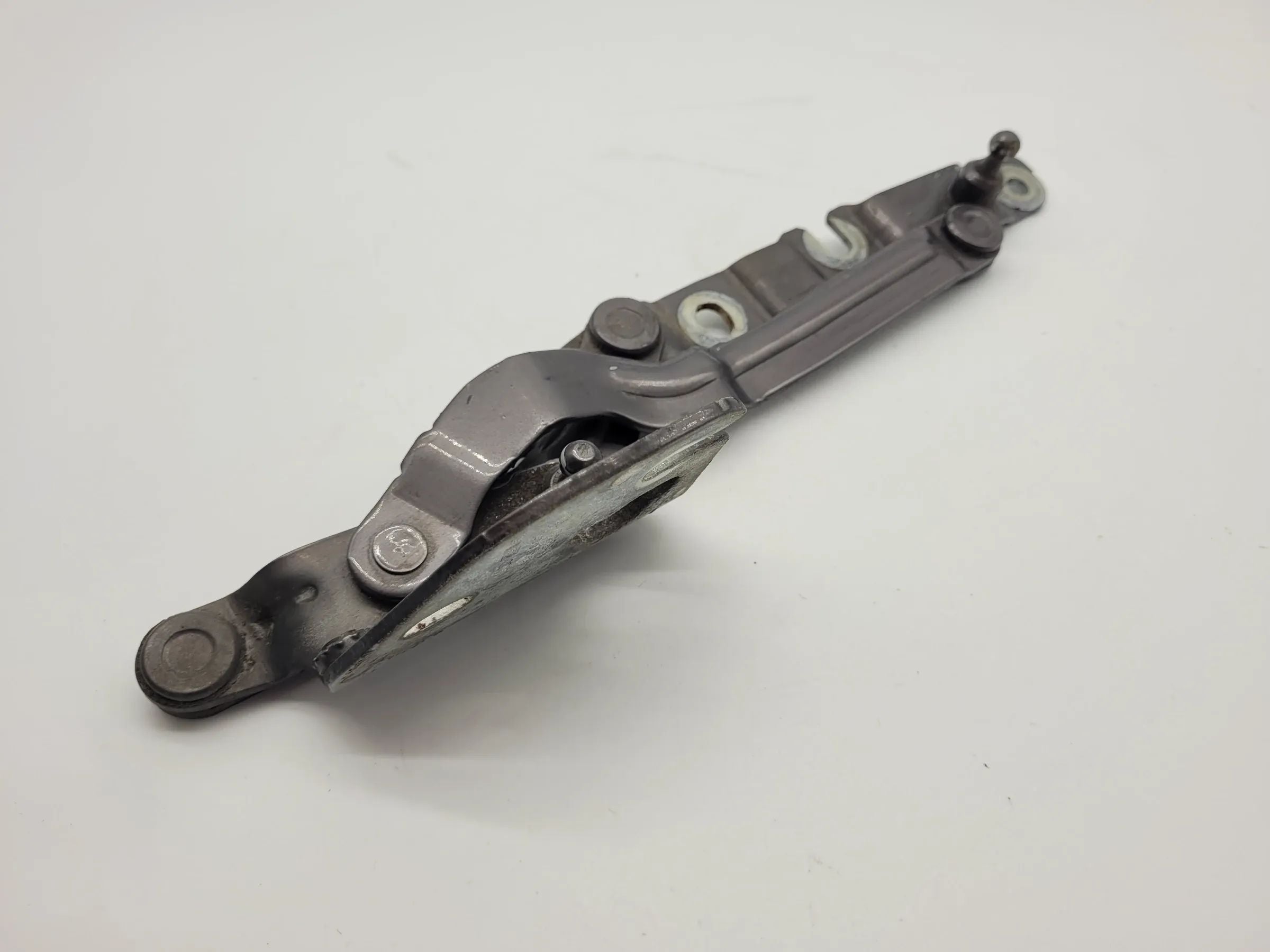 Original Audi A6 (4B2/4B4) Heckklappenscharnier Links 4B5827301