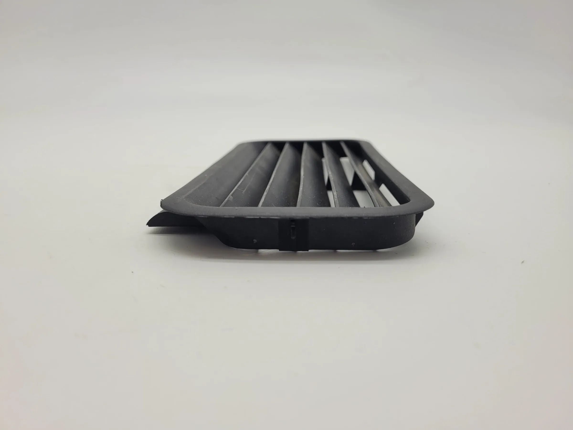 Original Audi A6 (4B2/4B4) Penutup Koper Bagasi Blende Udara R/L 8E5863887A