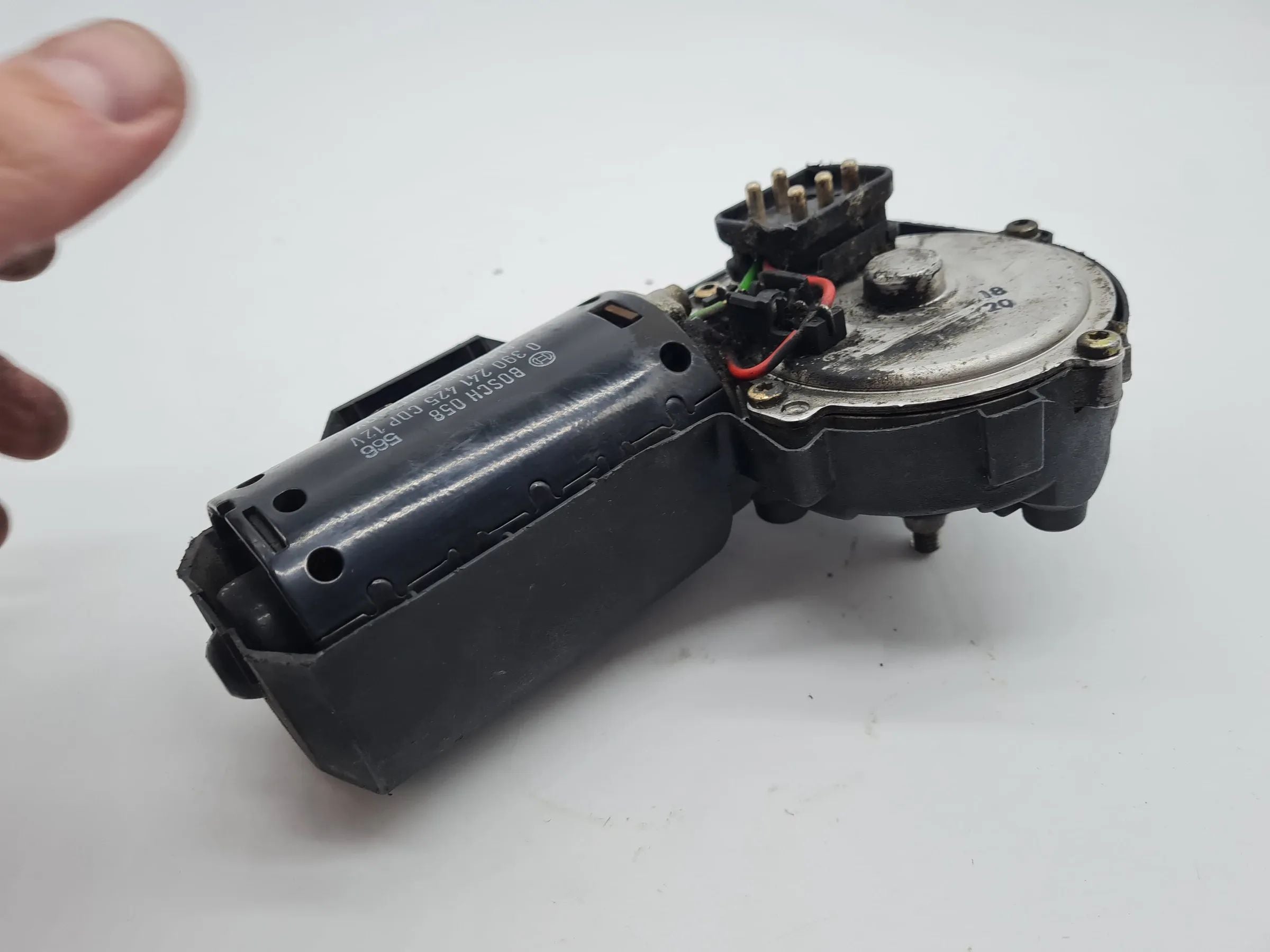 Original Mercedes-Benz E-Klasse (W124) Scheibenwischermotor 0390241425