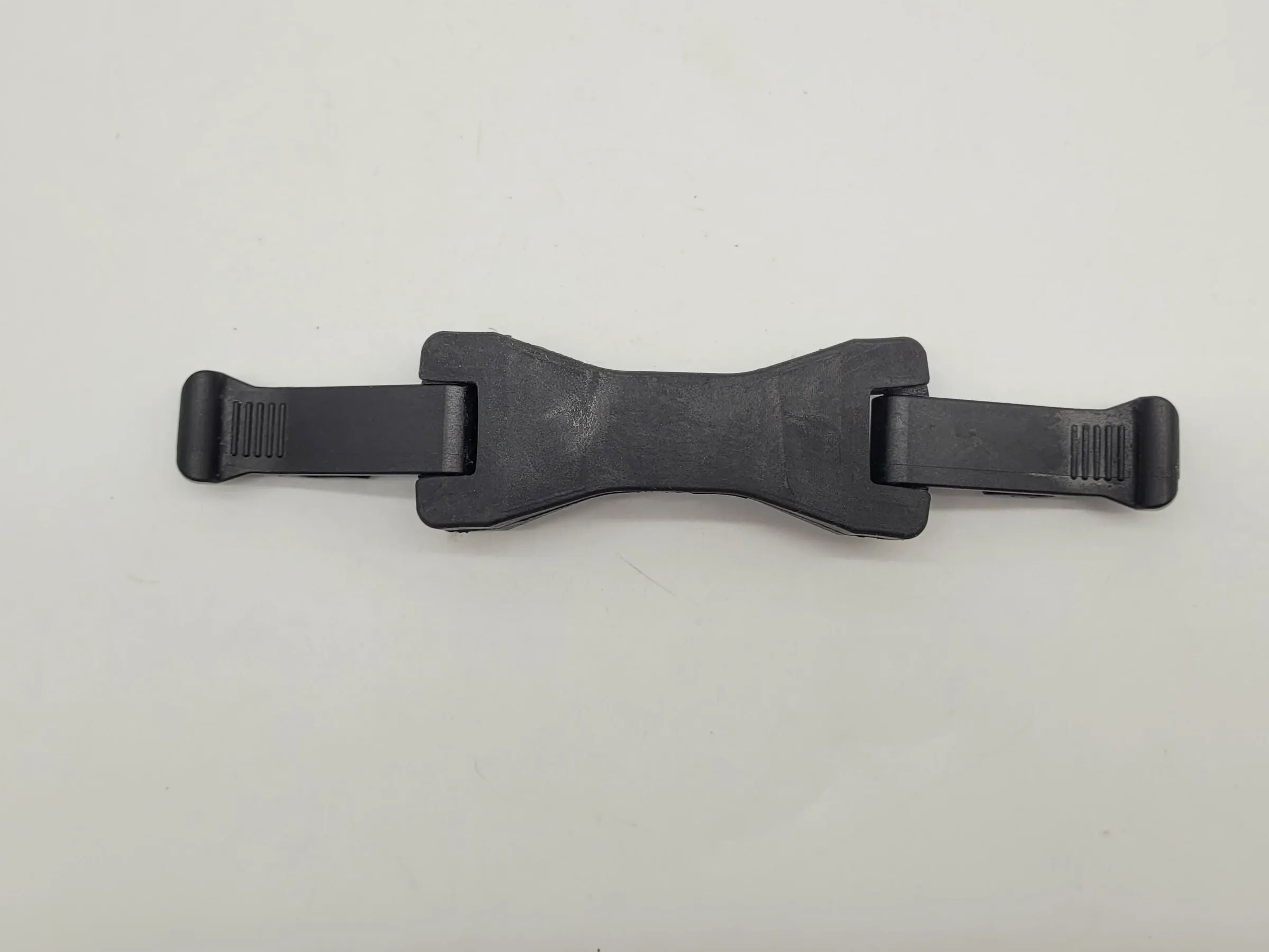 Original Audi A6 (4B2/4B4) Halterung Gummi Lasche 4B5011247A