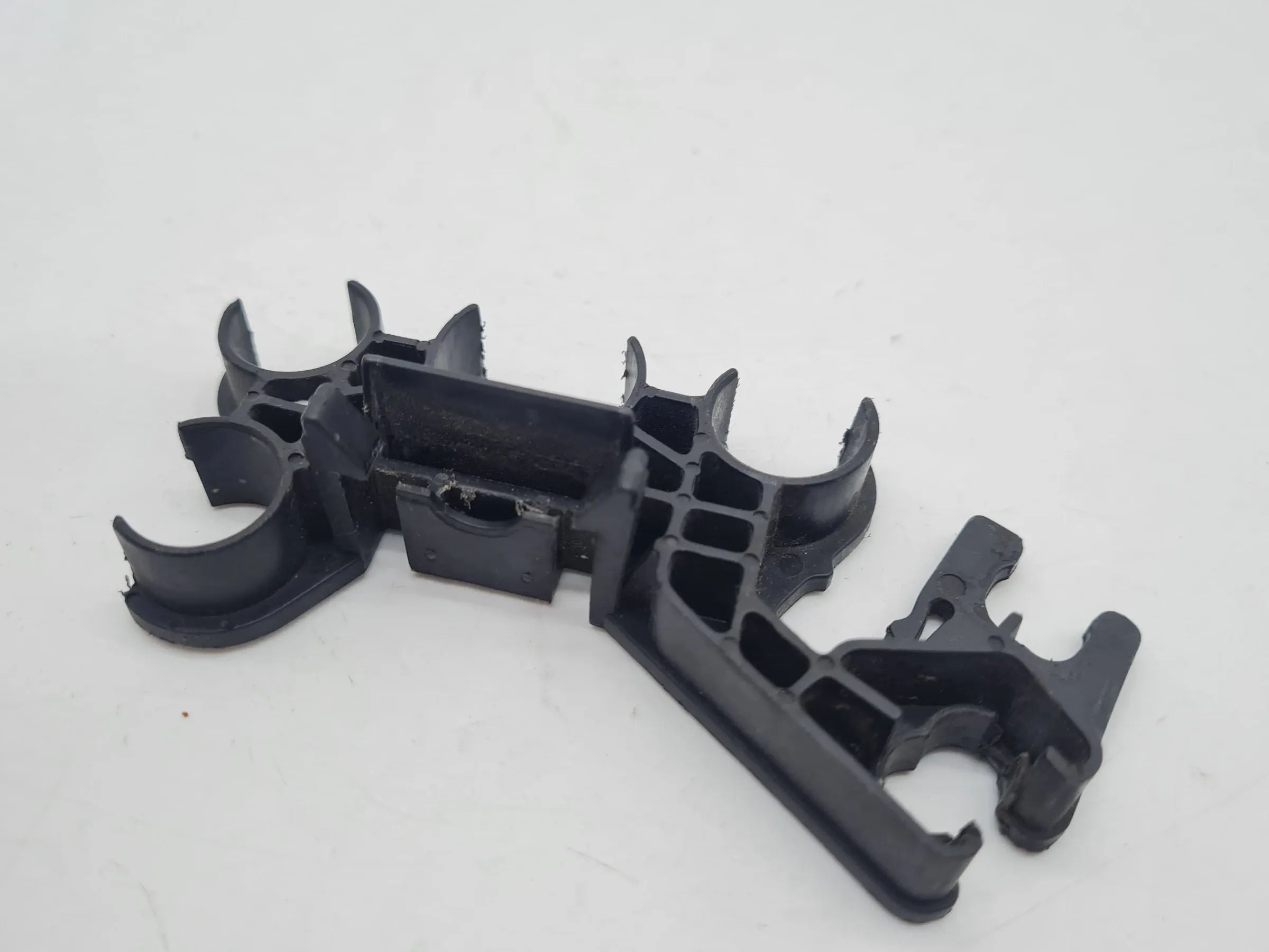 Original Audi A6 (4B2/4B4) Halter Halterung Sicherungsträger 4B0971845