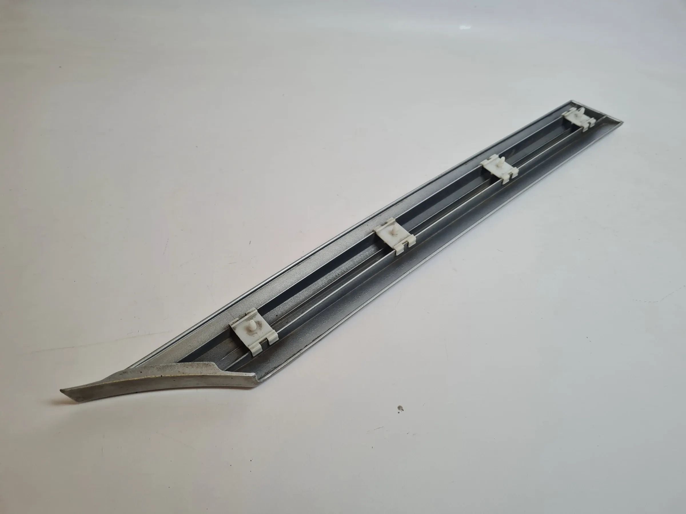 Original Mercedes-Benz C-Klasse (W203) Zierleiste Links Hinten A2036900762