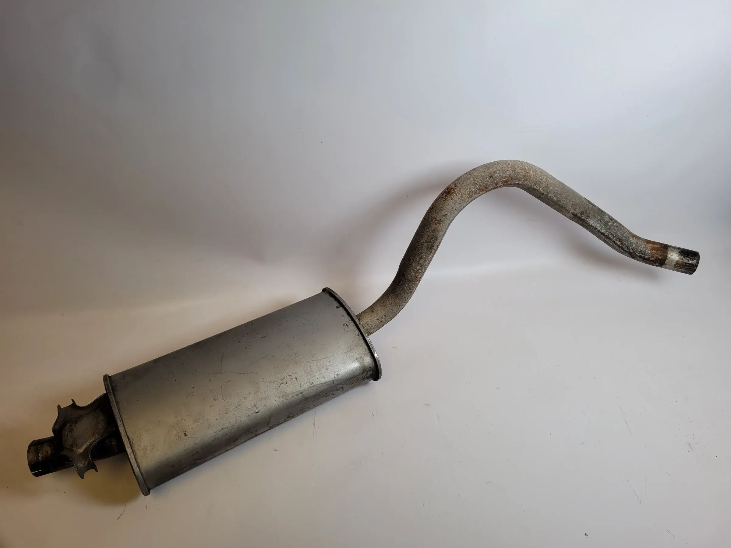 Original VW/Audi 80 B2 Auspuff Mittelschalldämpfer Endschalldämpfer D22194