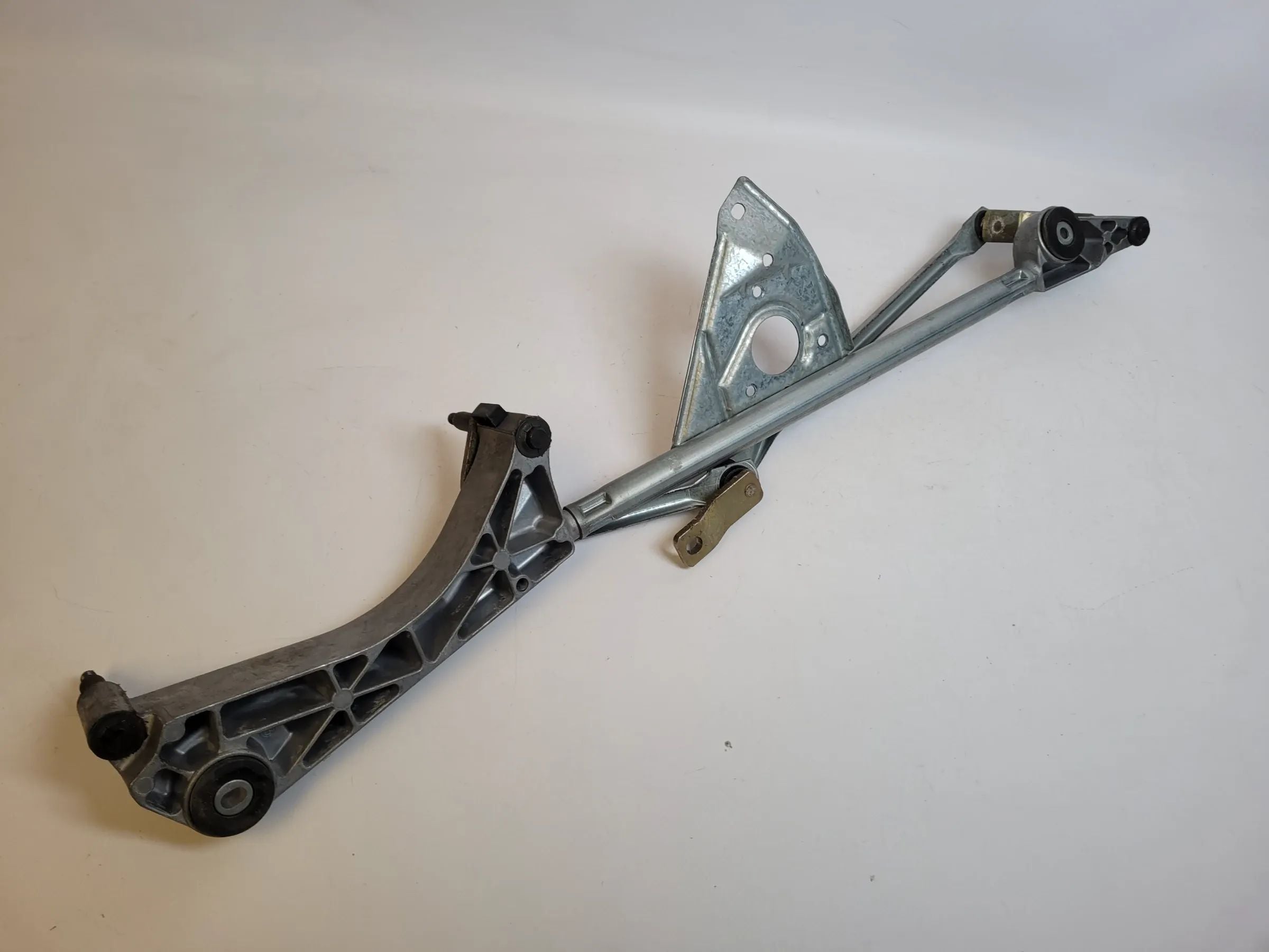 Original Mercedes-Benz C-Klasse (W203) Wischergestänge Vorne A2038240105