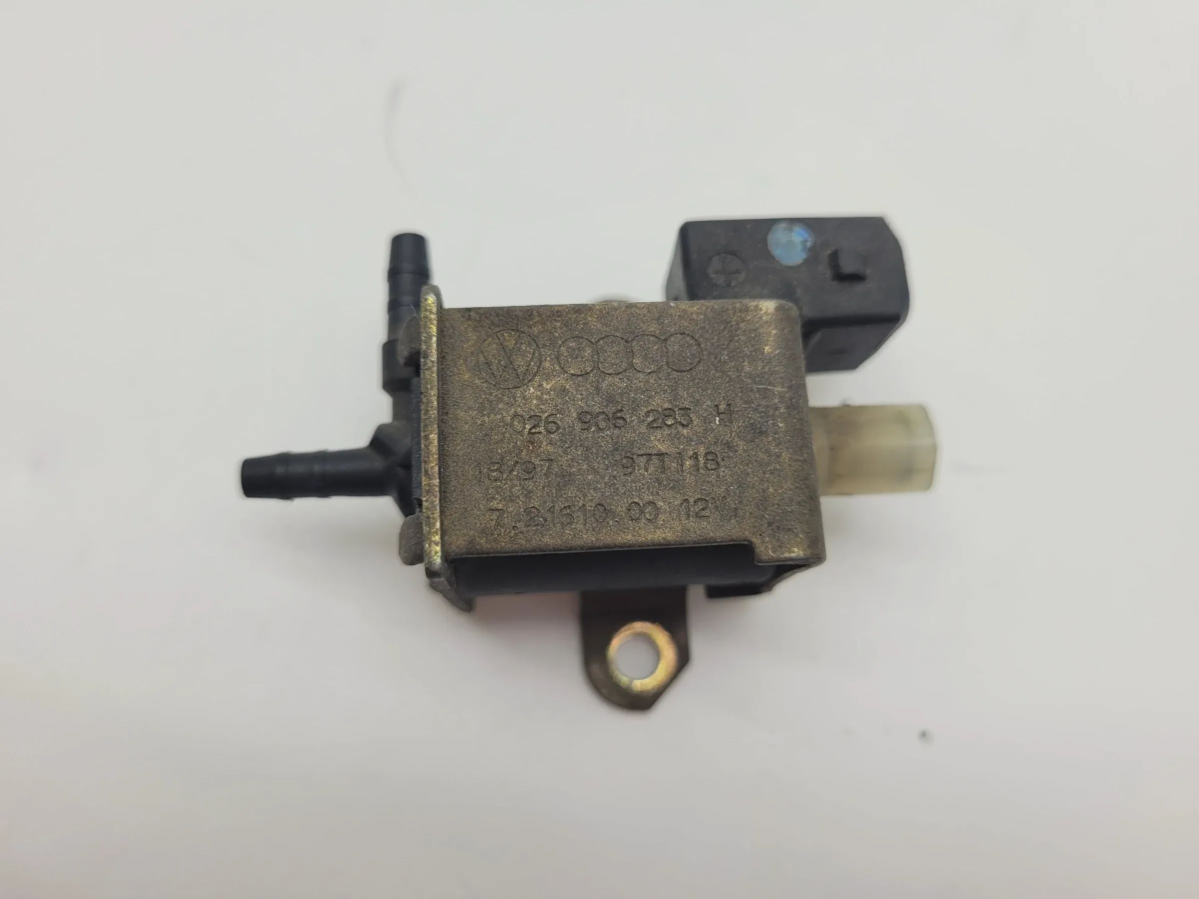 Original Audi A6 (4B2/4B4) Unterdruckventil Magnetventil 026906283H