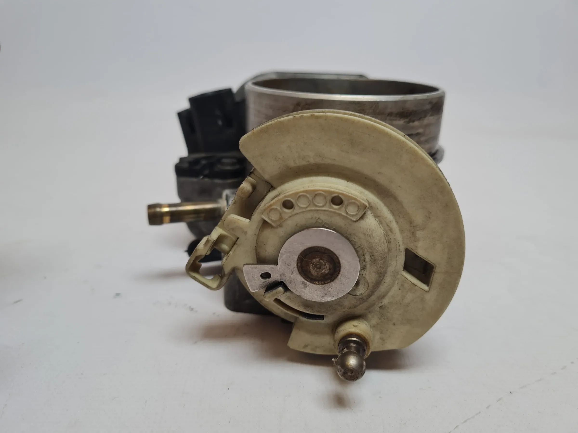 Original Audi A6 (4B2/4B4) 2.4 V6 Drosselklappe Stutzen 078133063AG