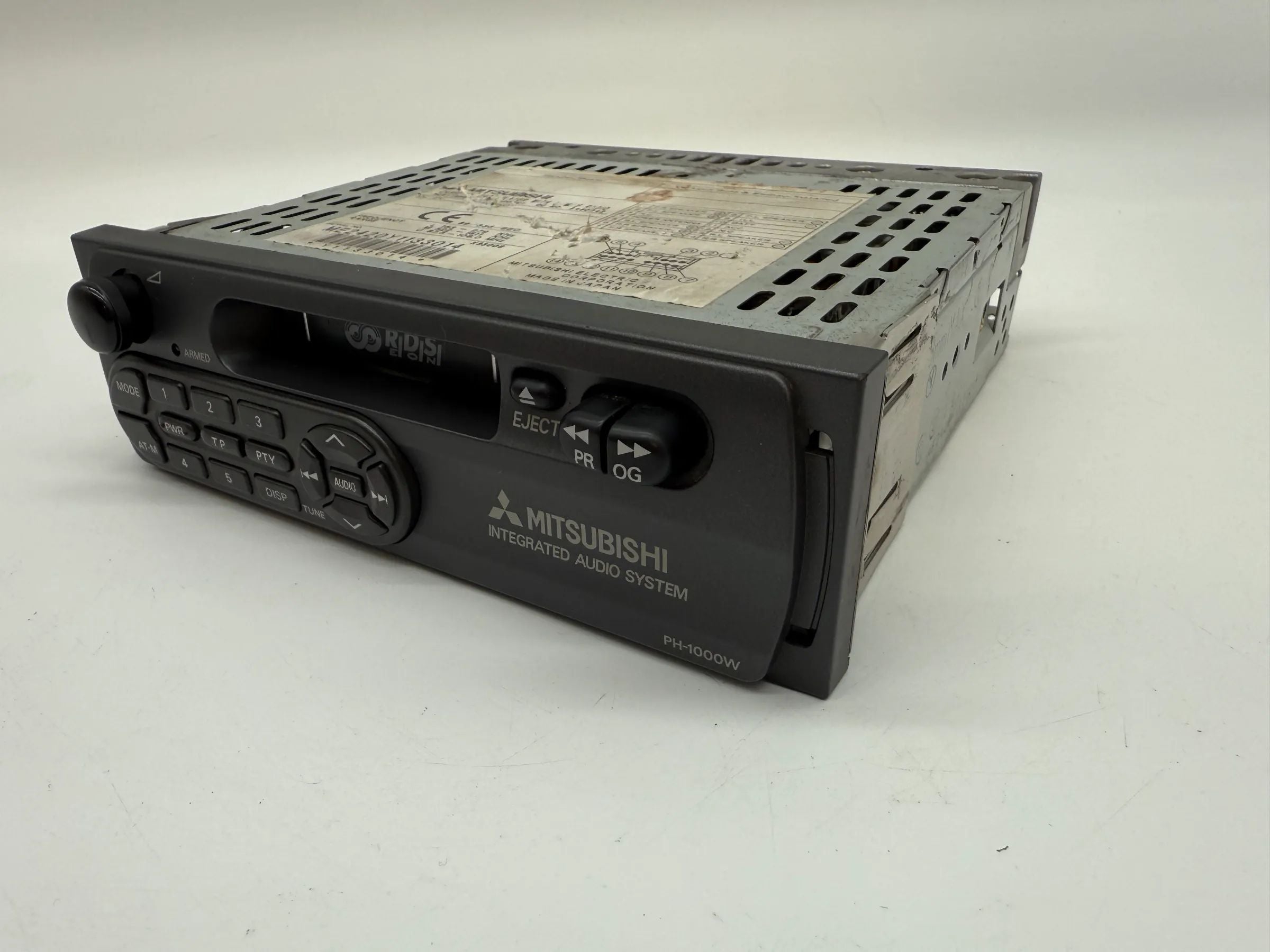 mz311990 Autoradio Kassettenradio Mitsubishi Carisma DE845455-56