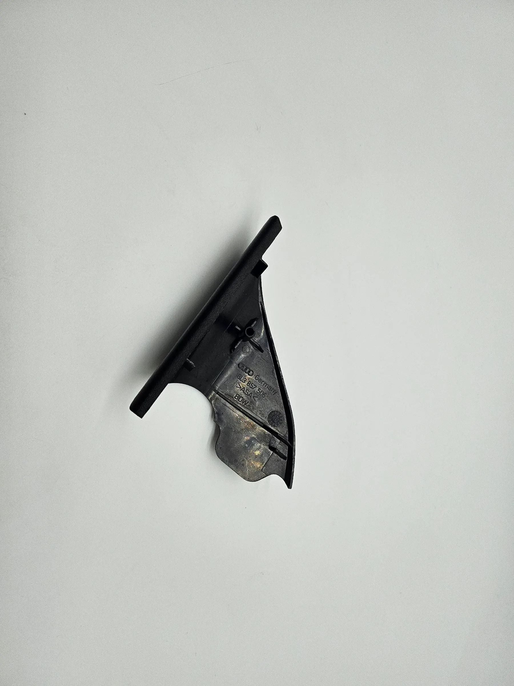 Oryginalna osłona lustra prawego Audi A3 8L 8L3857506