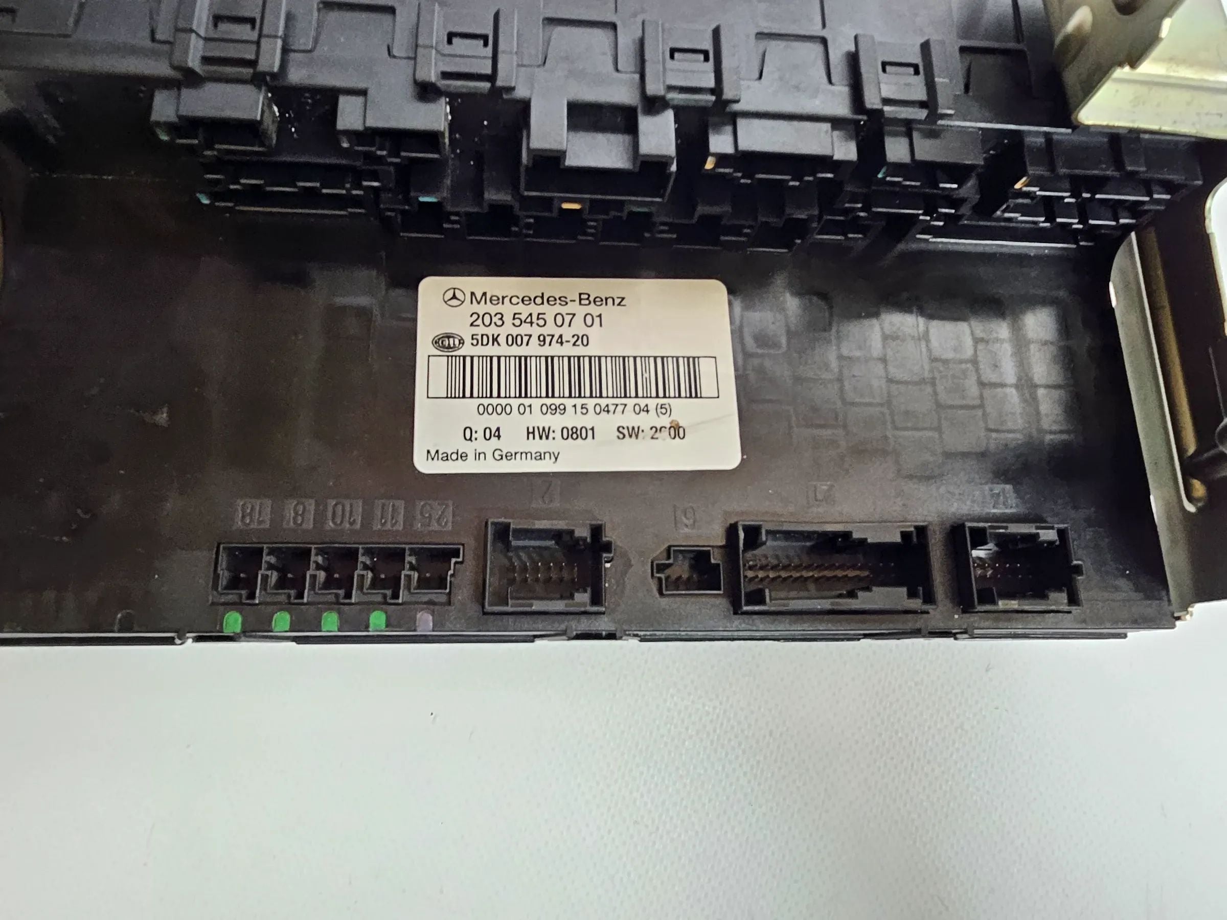 MERCEDES BENZ C-KLASSE W203 C180 Sicherungskasten SAM Modul 2035450701 HELLA