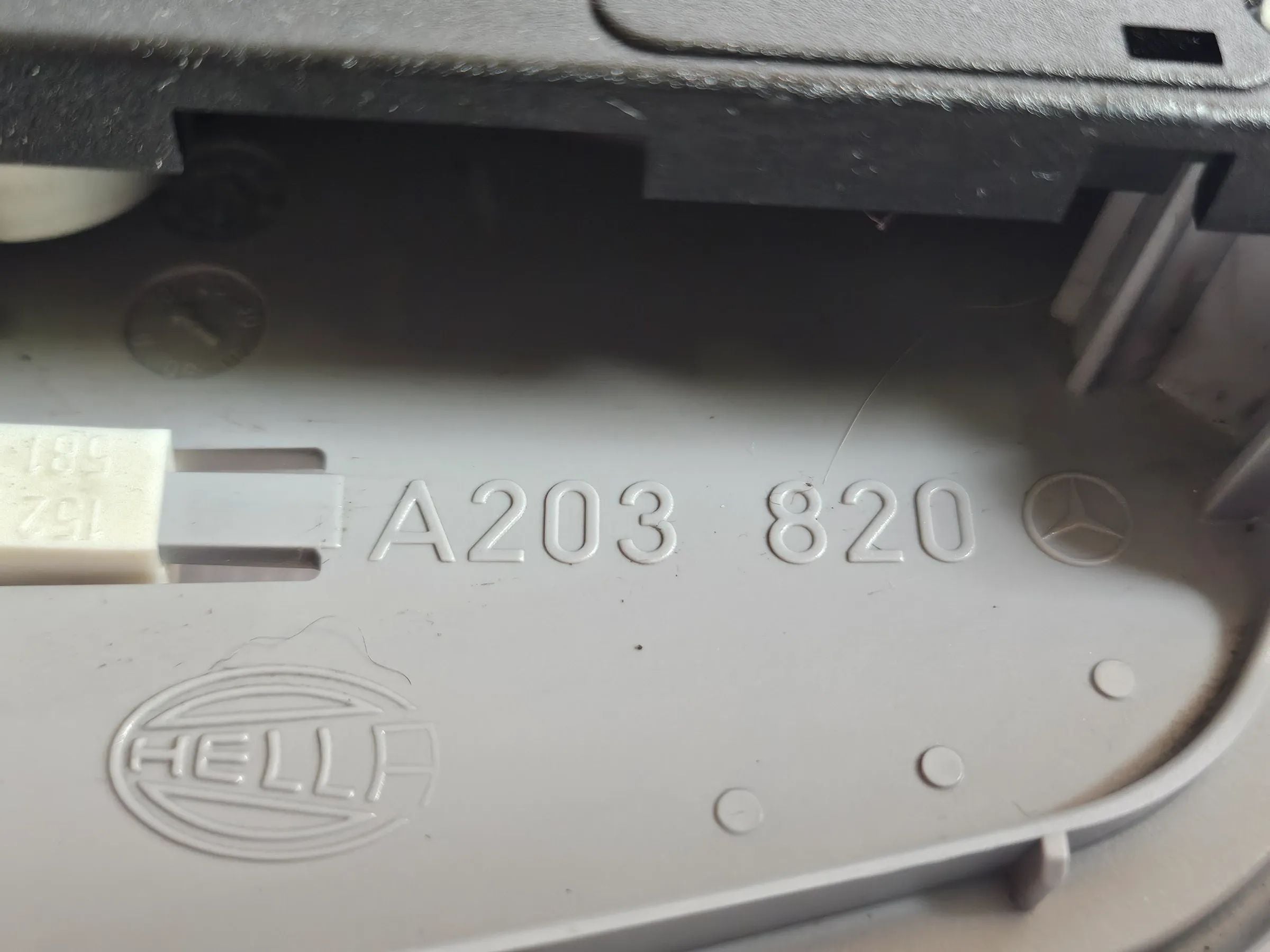 Oryginalne oświetlenie wnętrza Mercedes C-Klasse W203 lampka czytania A203820