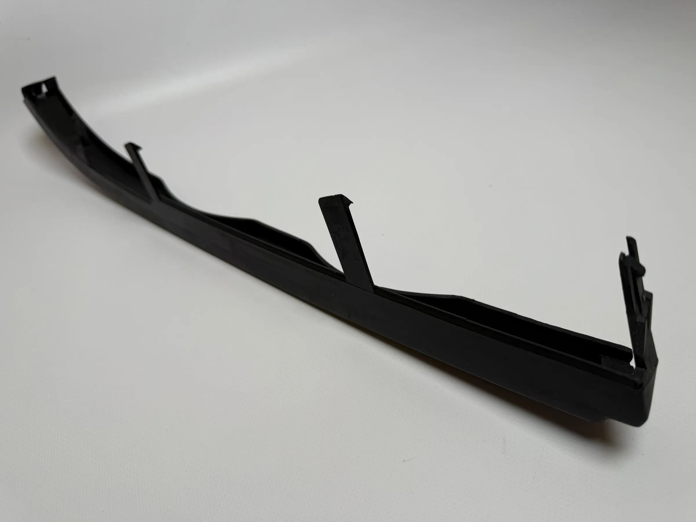 Oryginalna listwa dekoracyjna reflektora lewa BMW 3er E46 czarno-szara 51.13-8208481