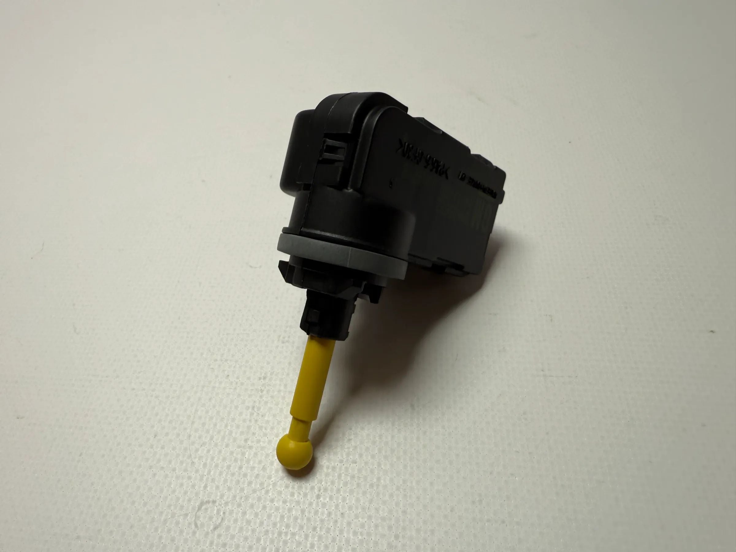 Original Opel Corsa headlight range adjustment LWR adjustment 24405672 