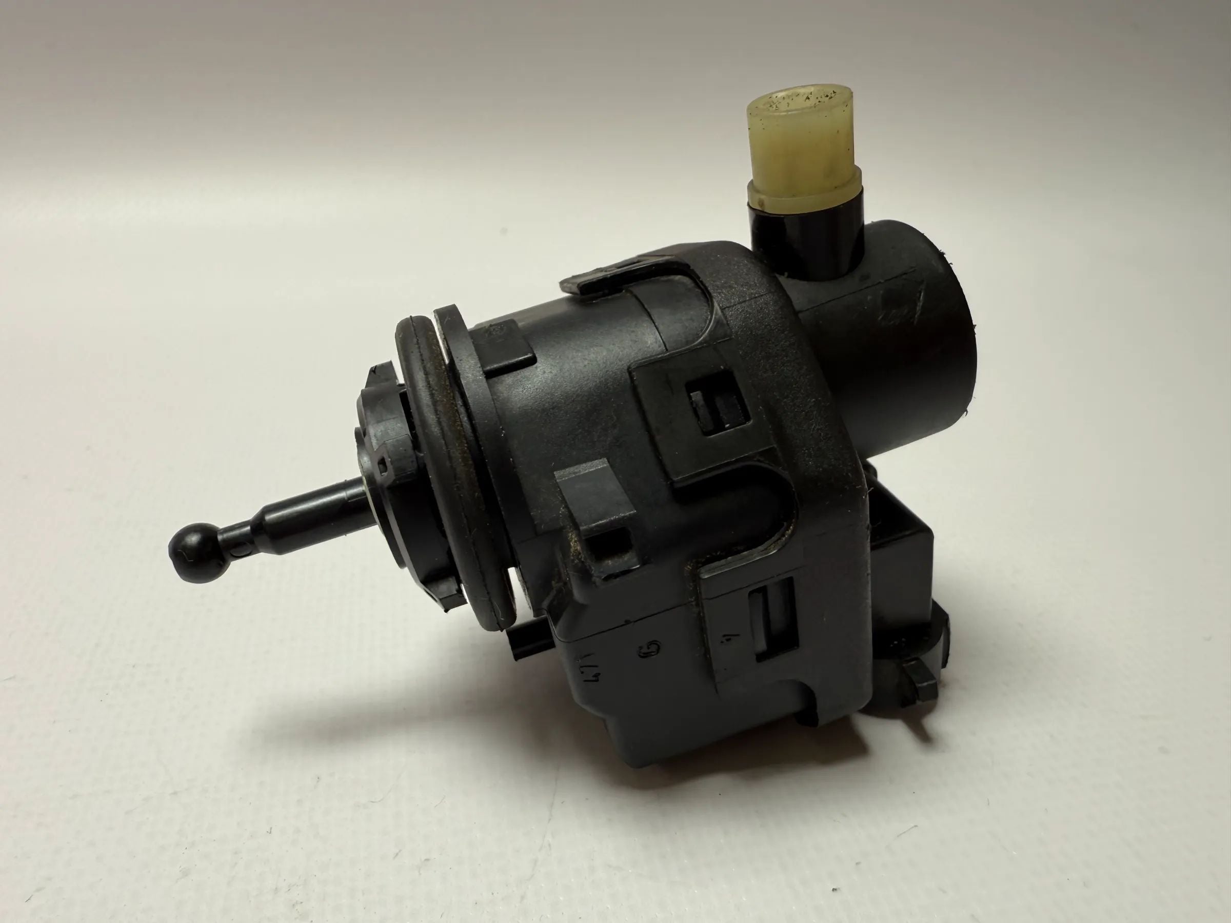 Original Opel Nissan Renault Regulador de Alcance do Farol LWR Hella 7700420737