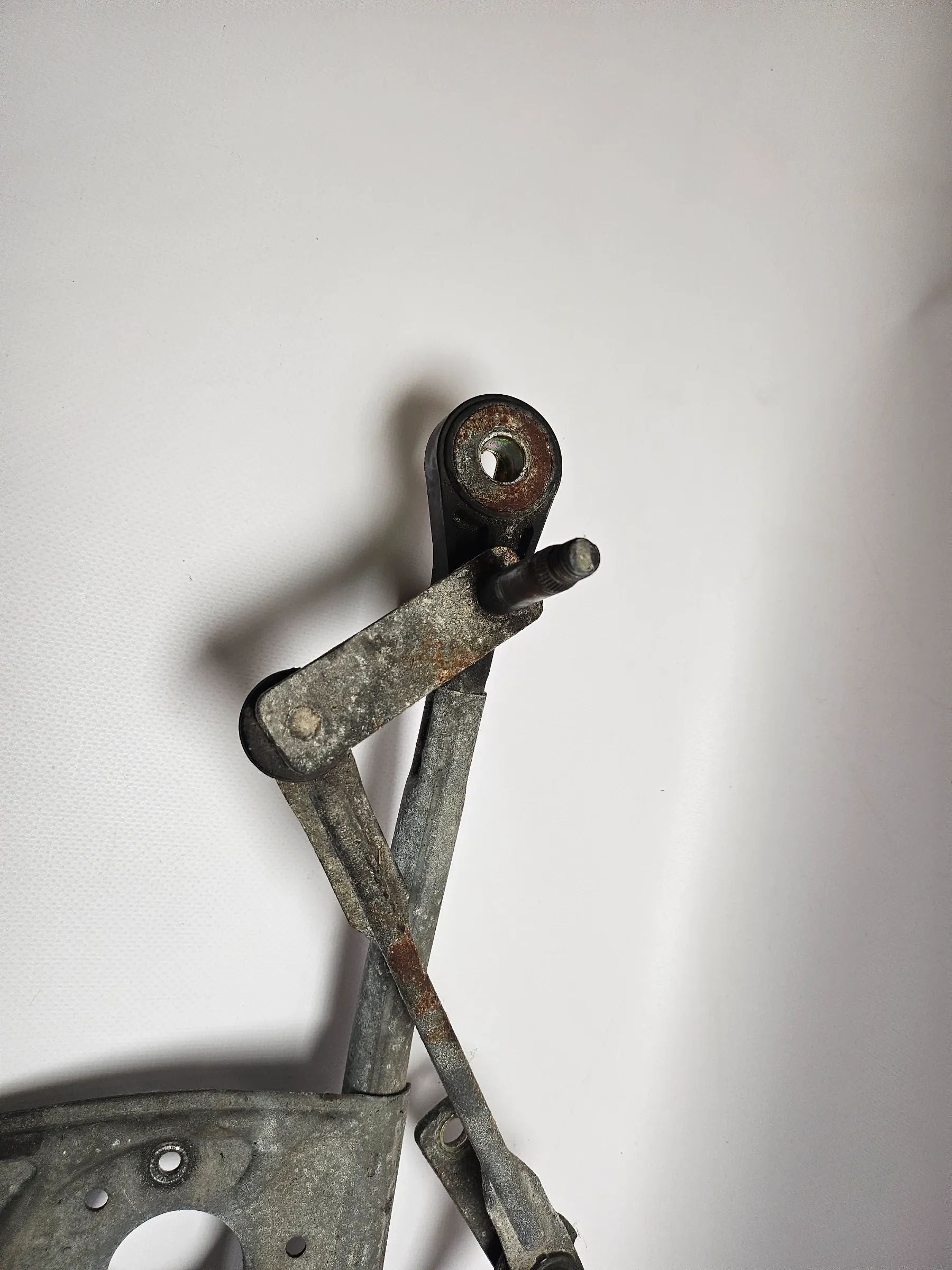 Original BMW X5 E53 wiper linkage front 7046570-01