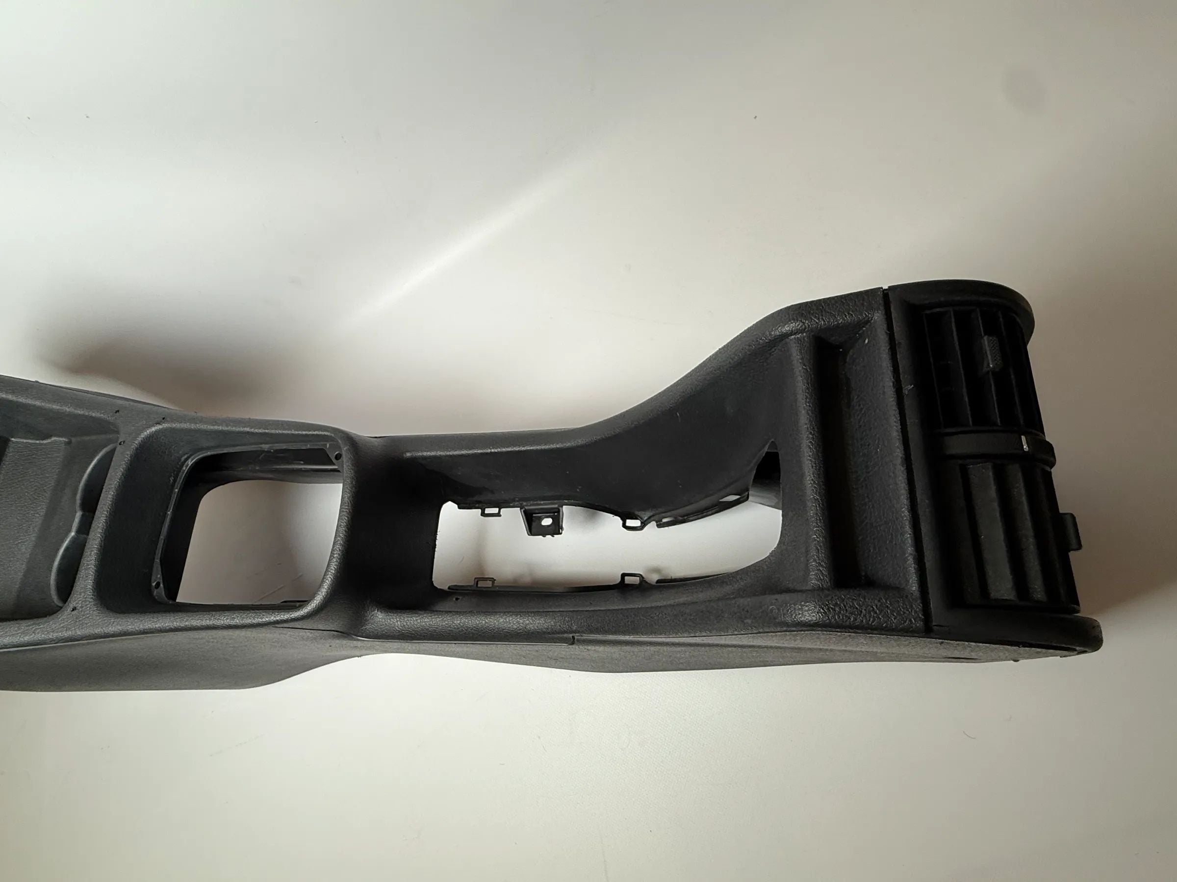 Original Opel Zafira A T98 center console including air vent black 90590782 