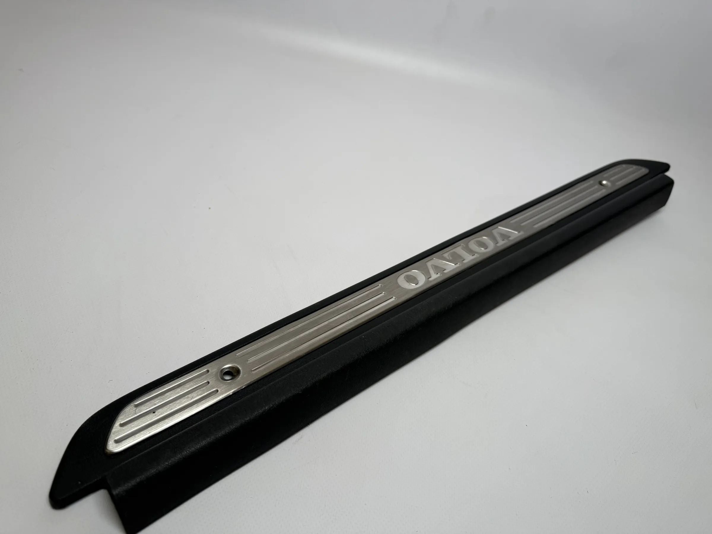 Original Volvo V40 door sill trim right front C1/C2/C3 30818-422/426/430 